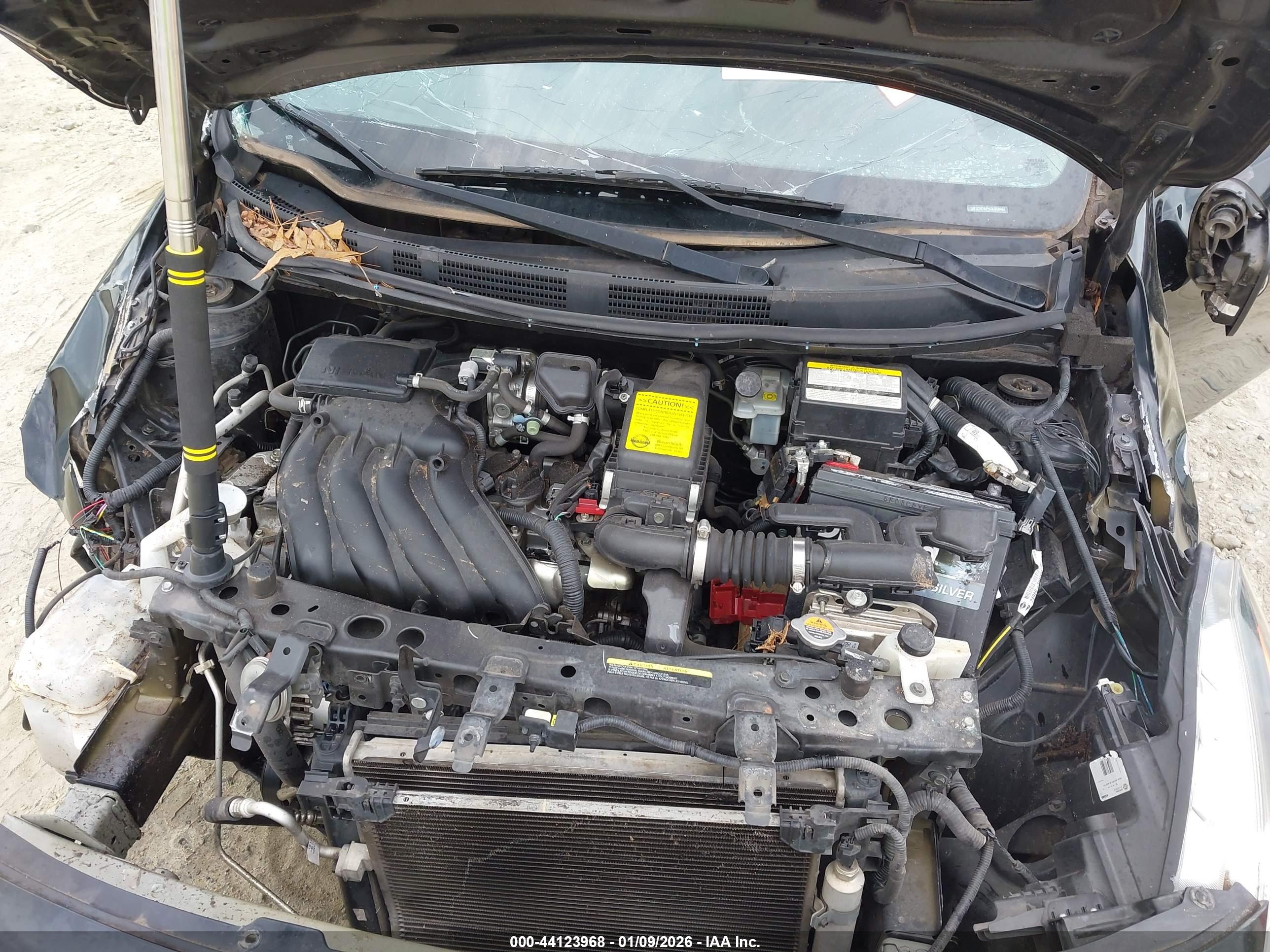 NISSAN VERSA image 10
