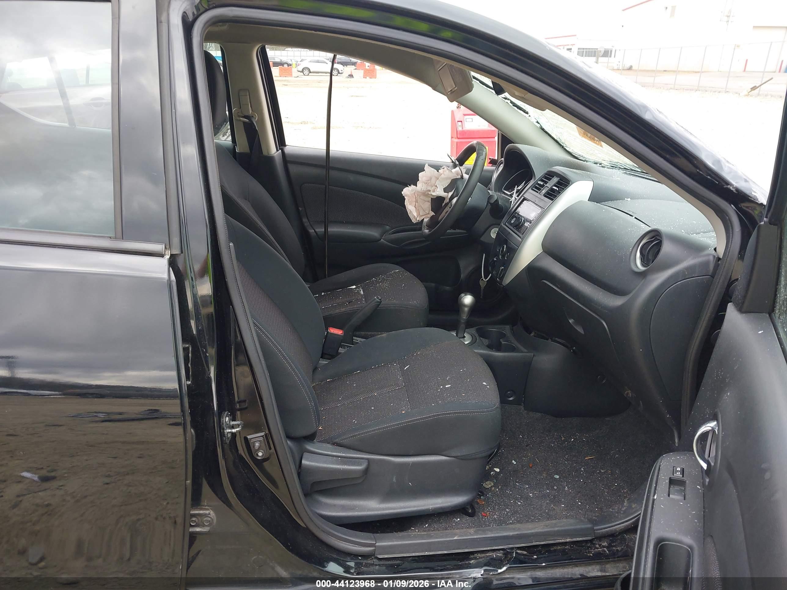 NISSAN VERSA image 5