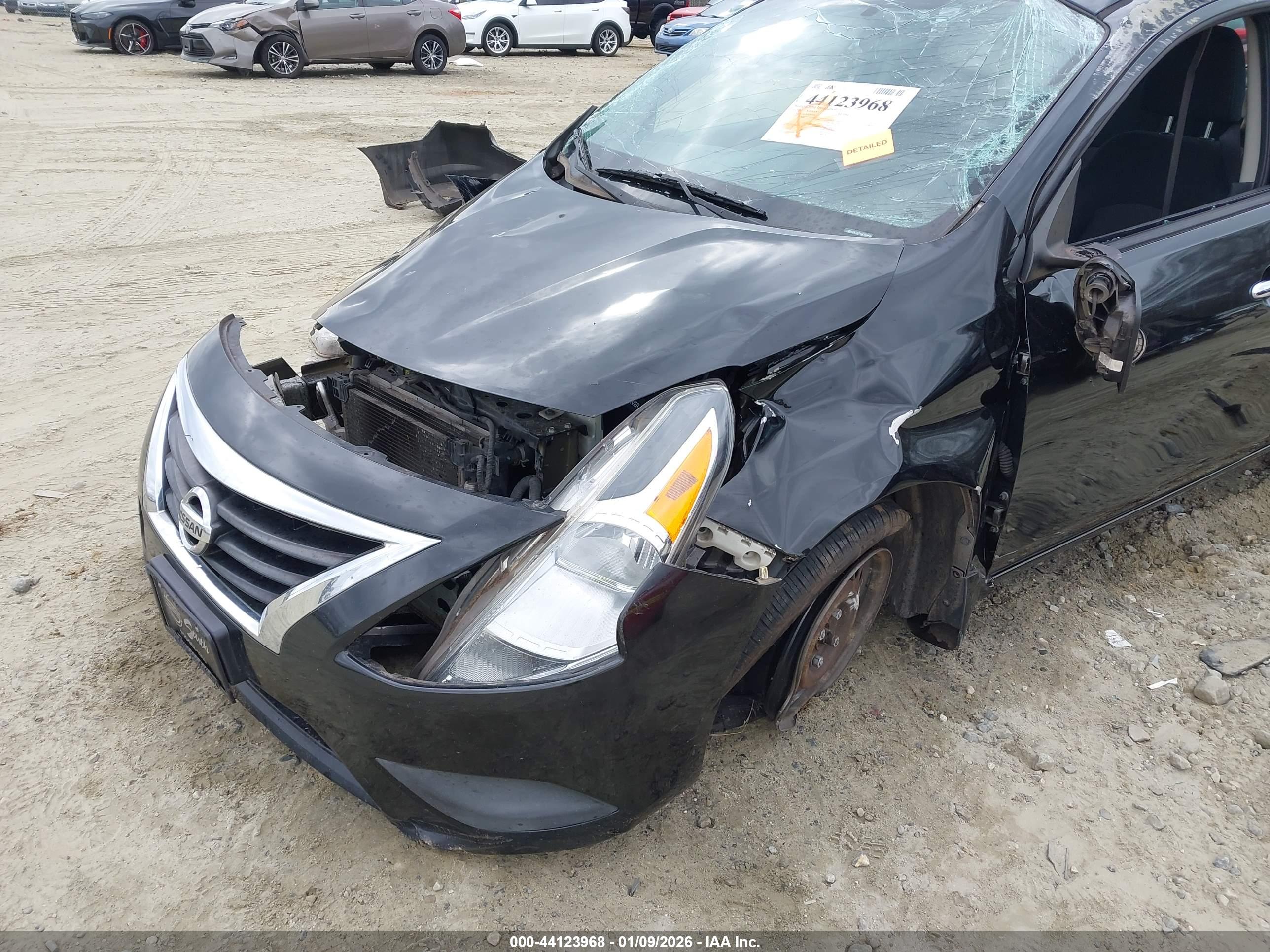 NISSAN VERSA image 6