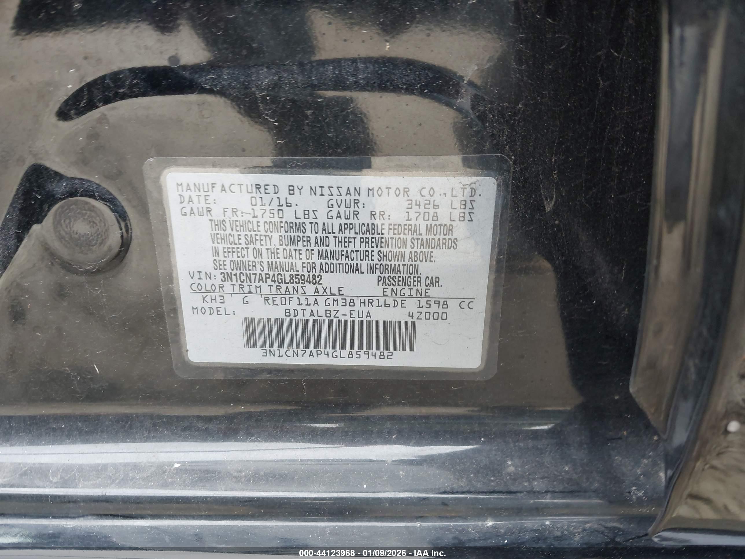 NISSAN VERSA image 9
