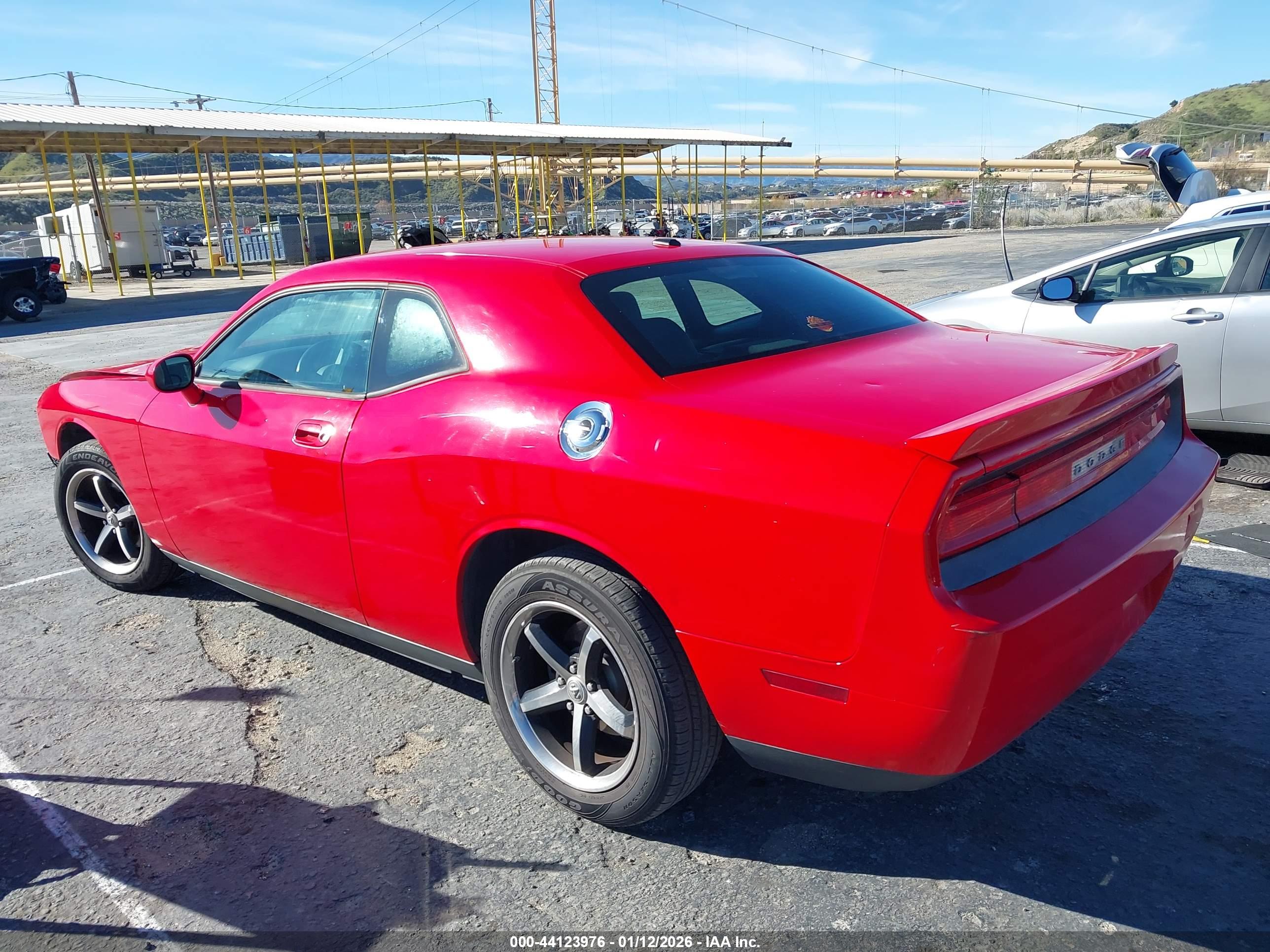 DODGE CHALLENGER image 3