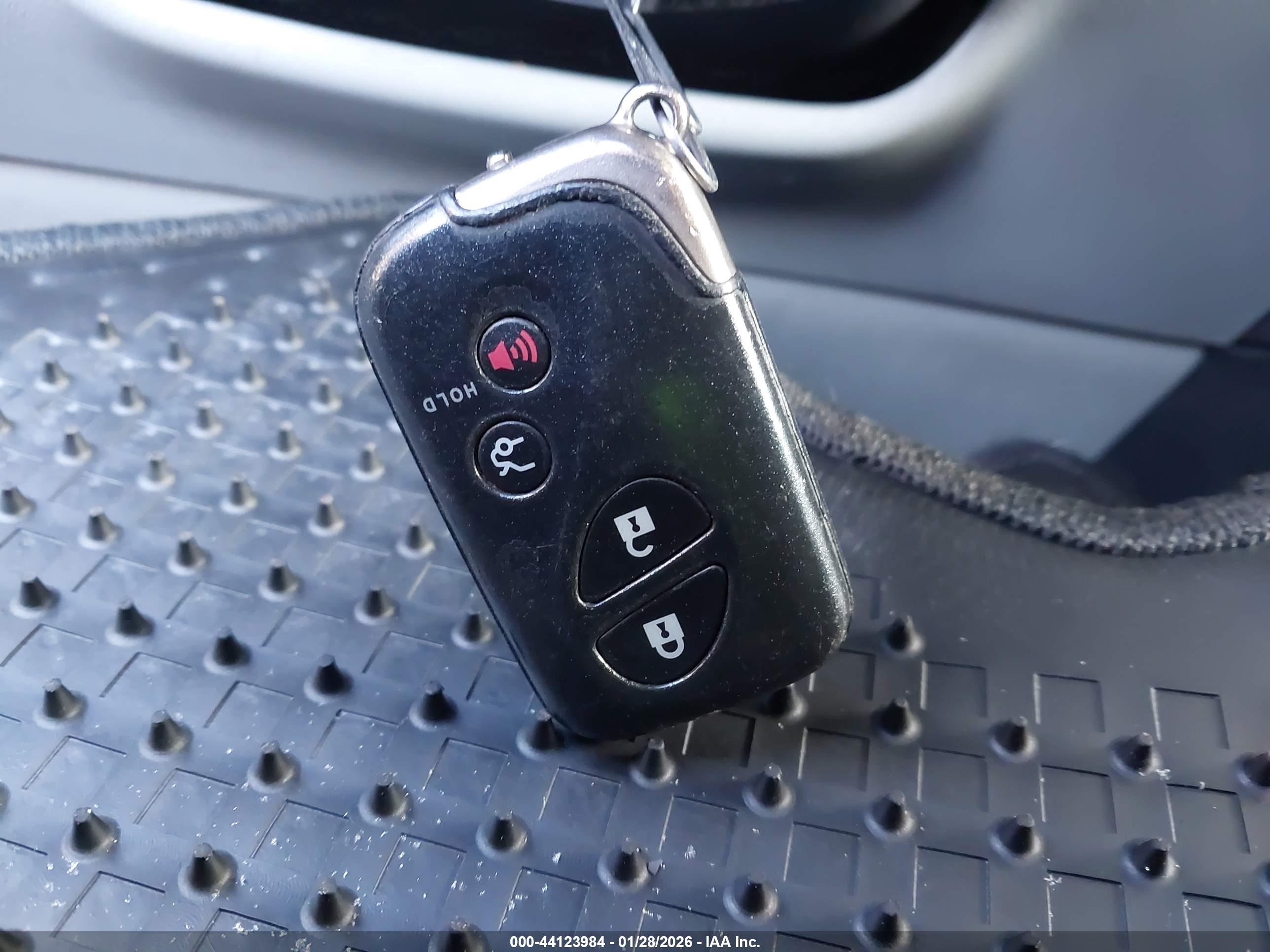 LEXUS IS image 11