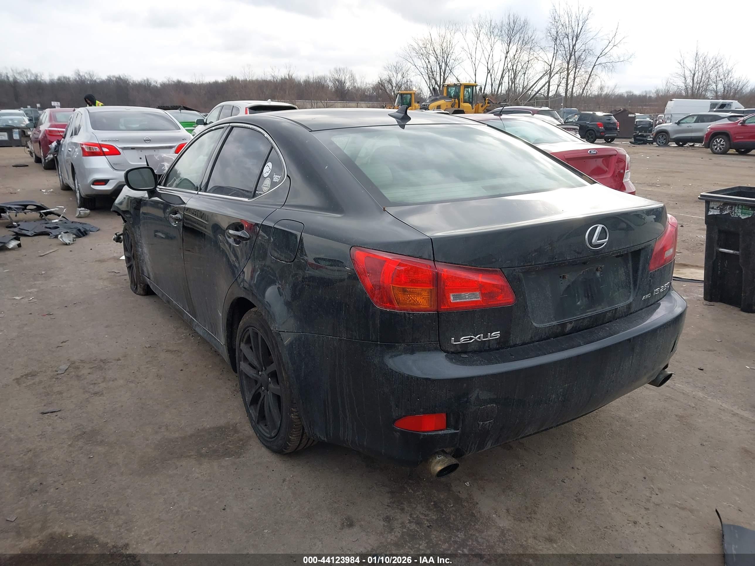LEXUS IS image 3