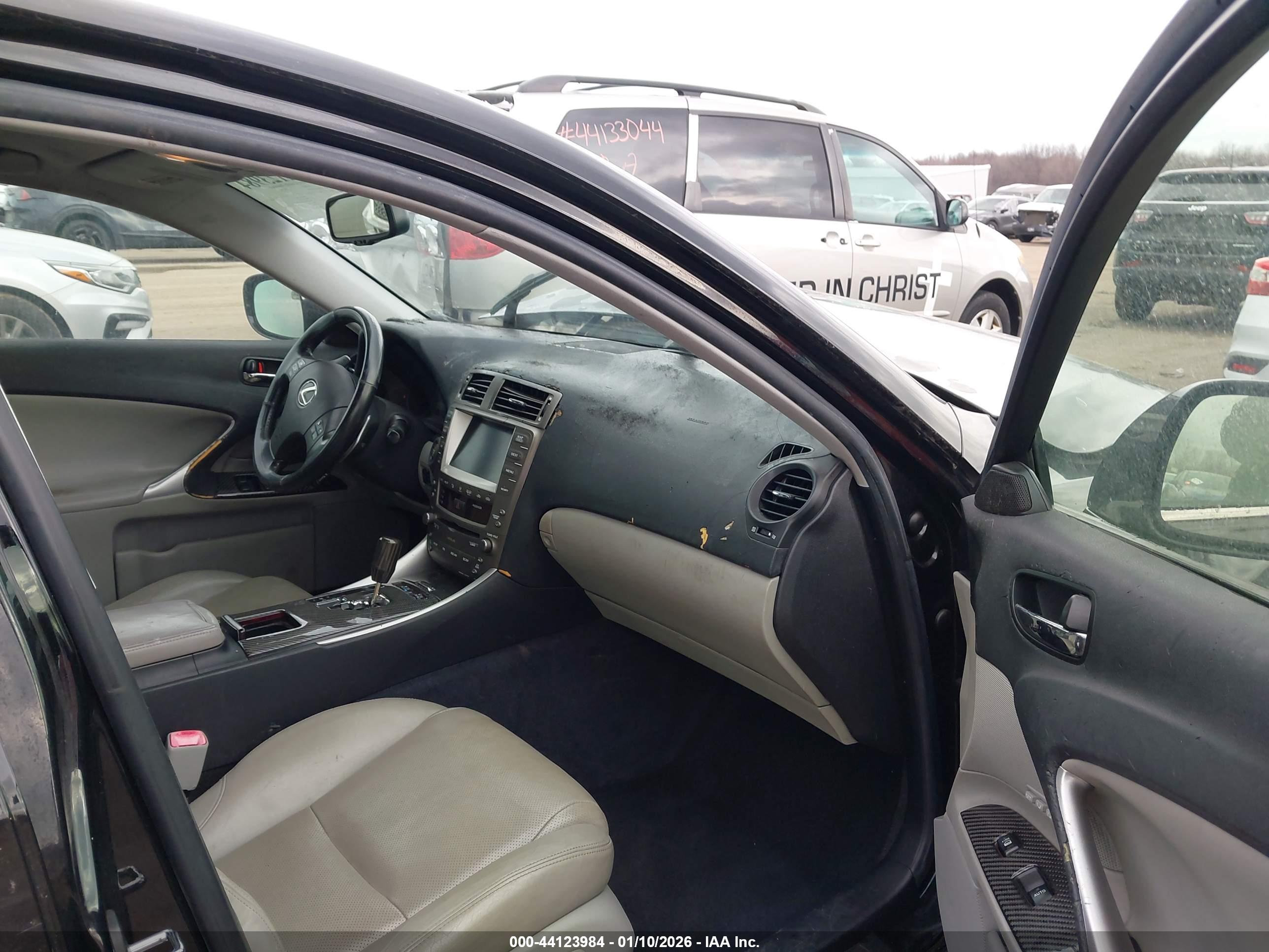 LEXUS IS image 5