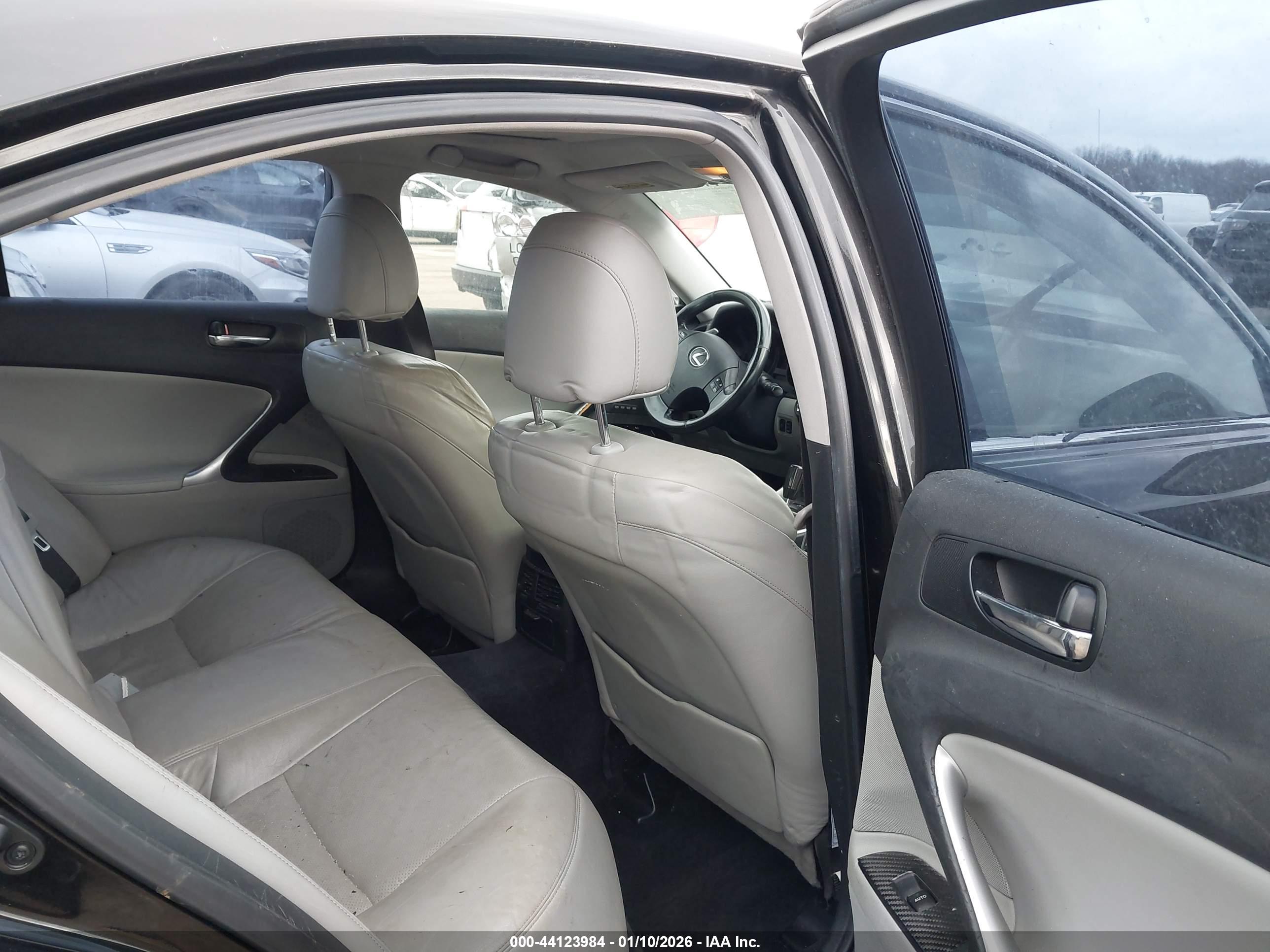 LEXUS IS image 8