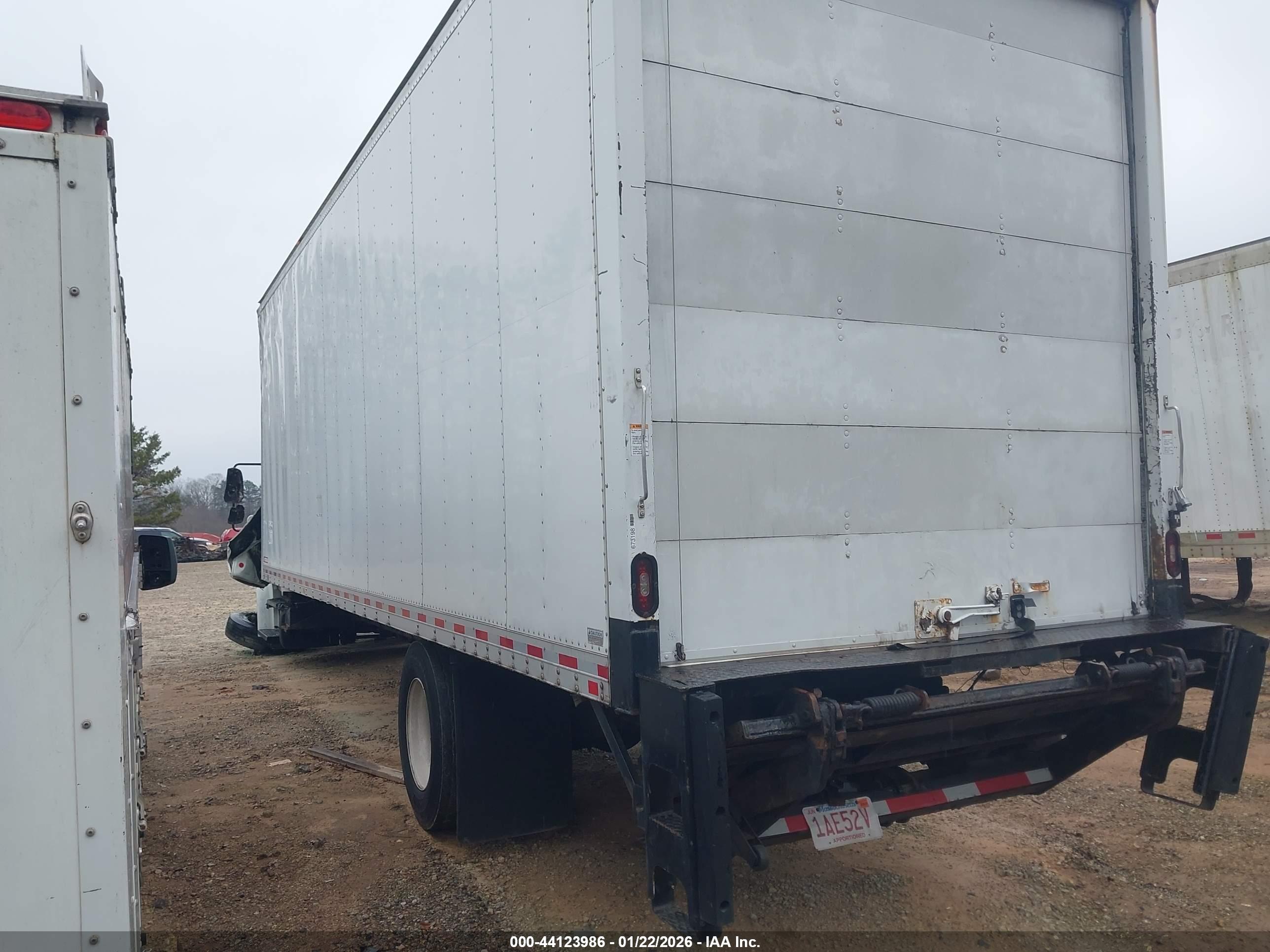 FREIGHTLINER M2 image 3