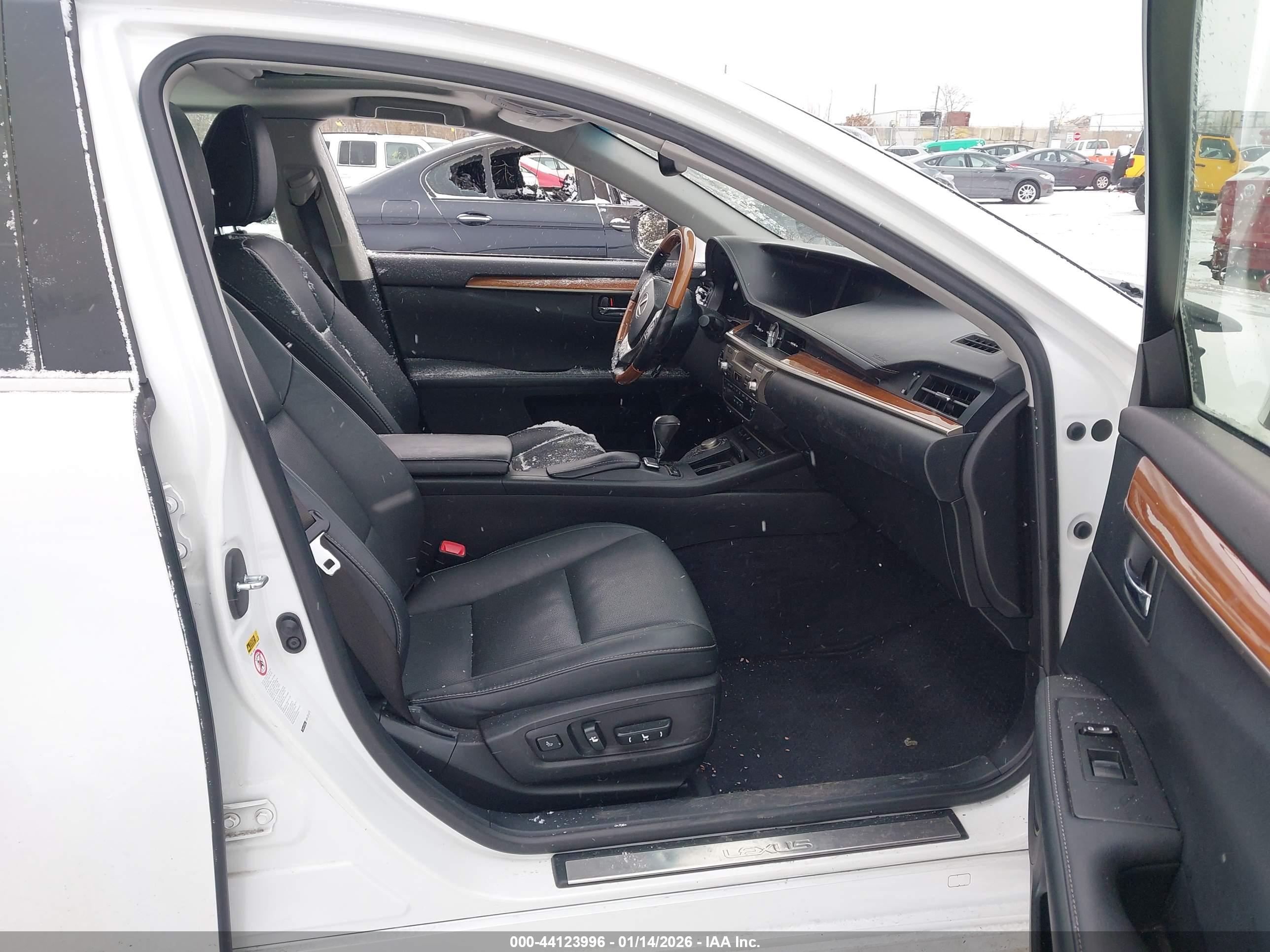 LEXUS ES image 5
