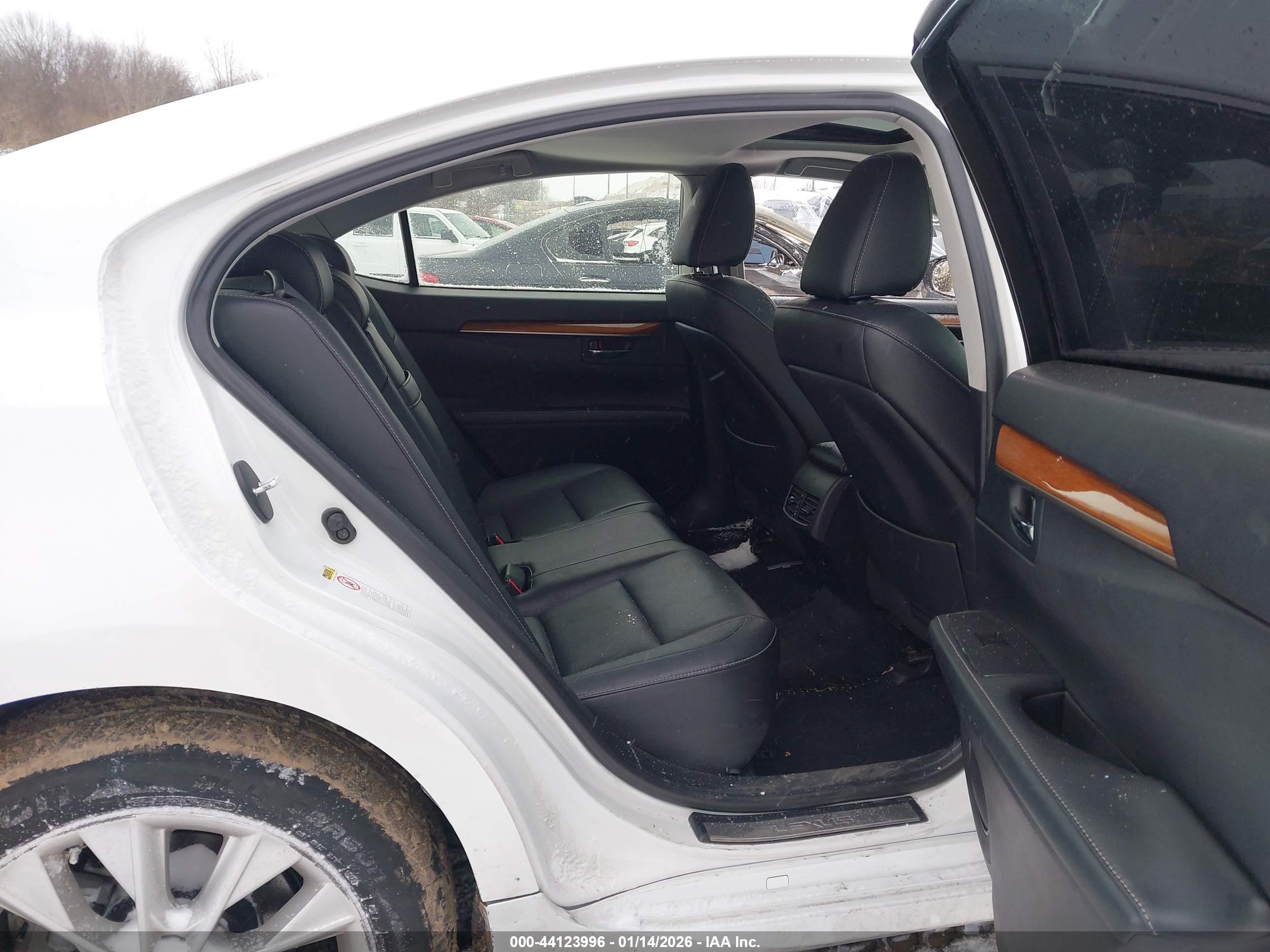 LEXUS ES image 8