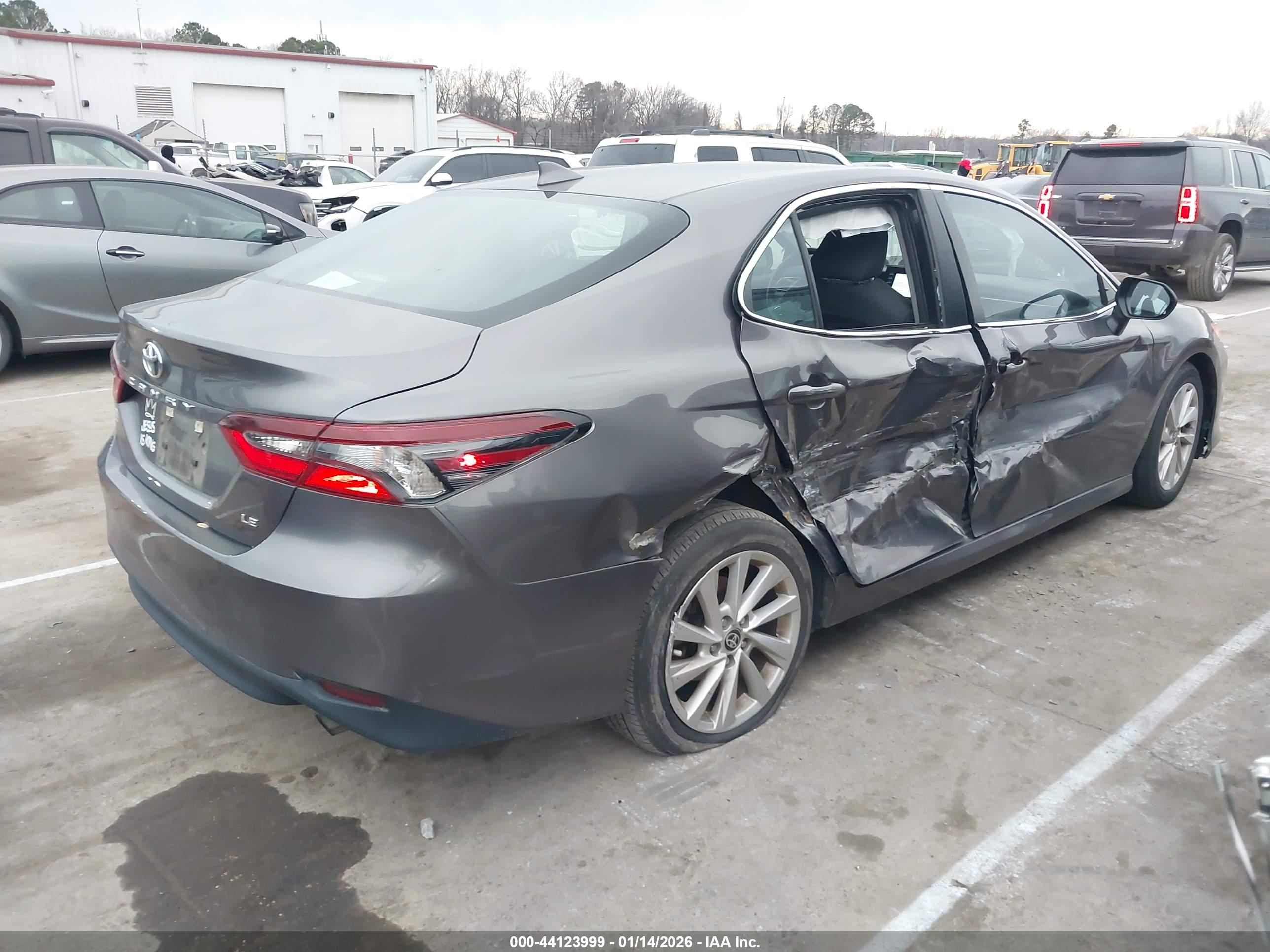 TOYOTA CAMRY image 4