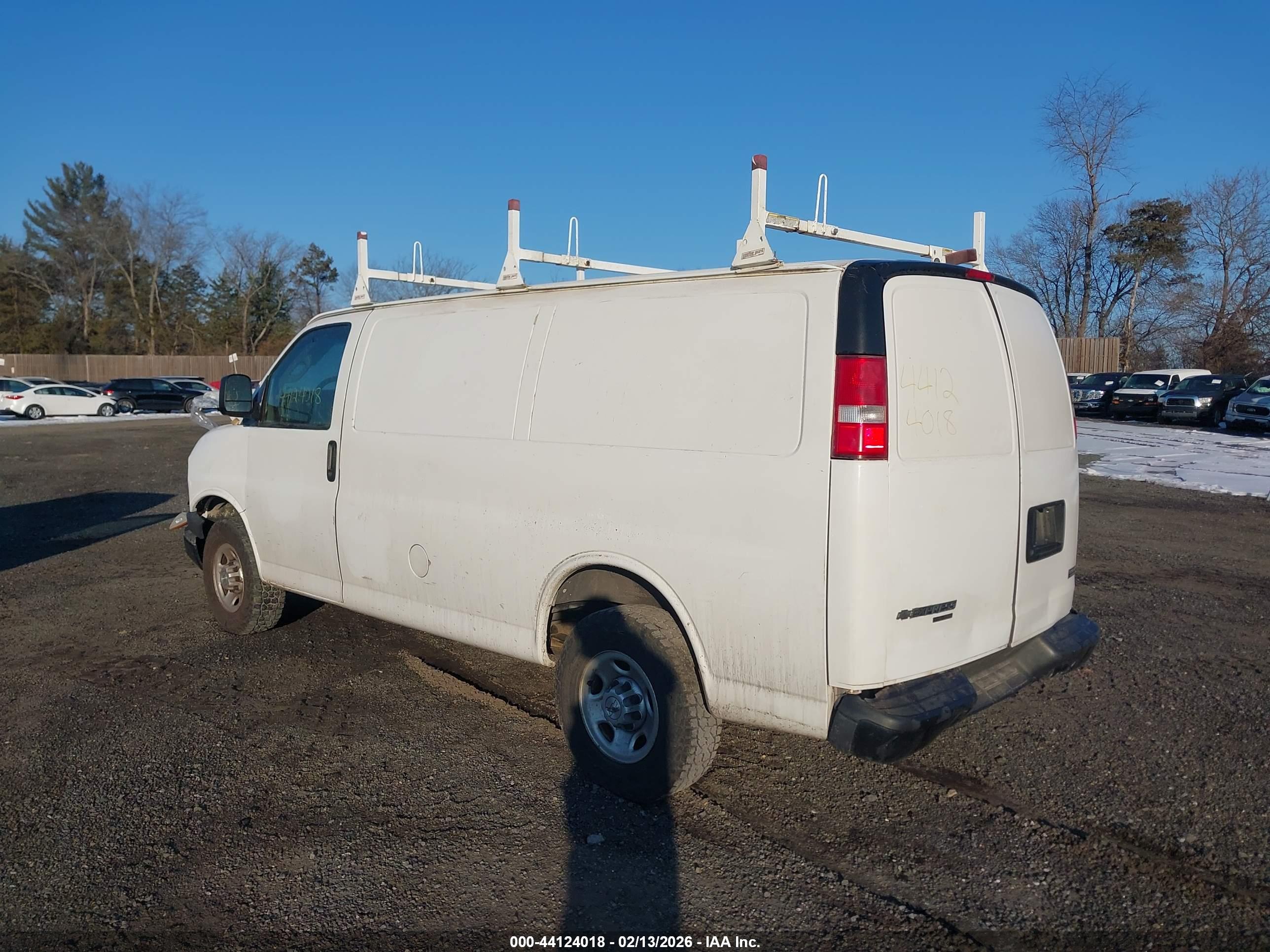 CHEVROLET EXPRESS image 3