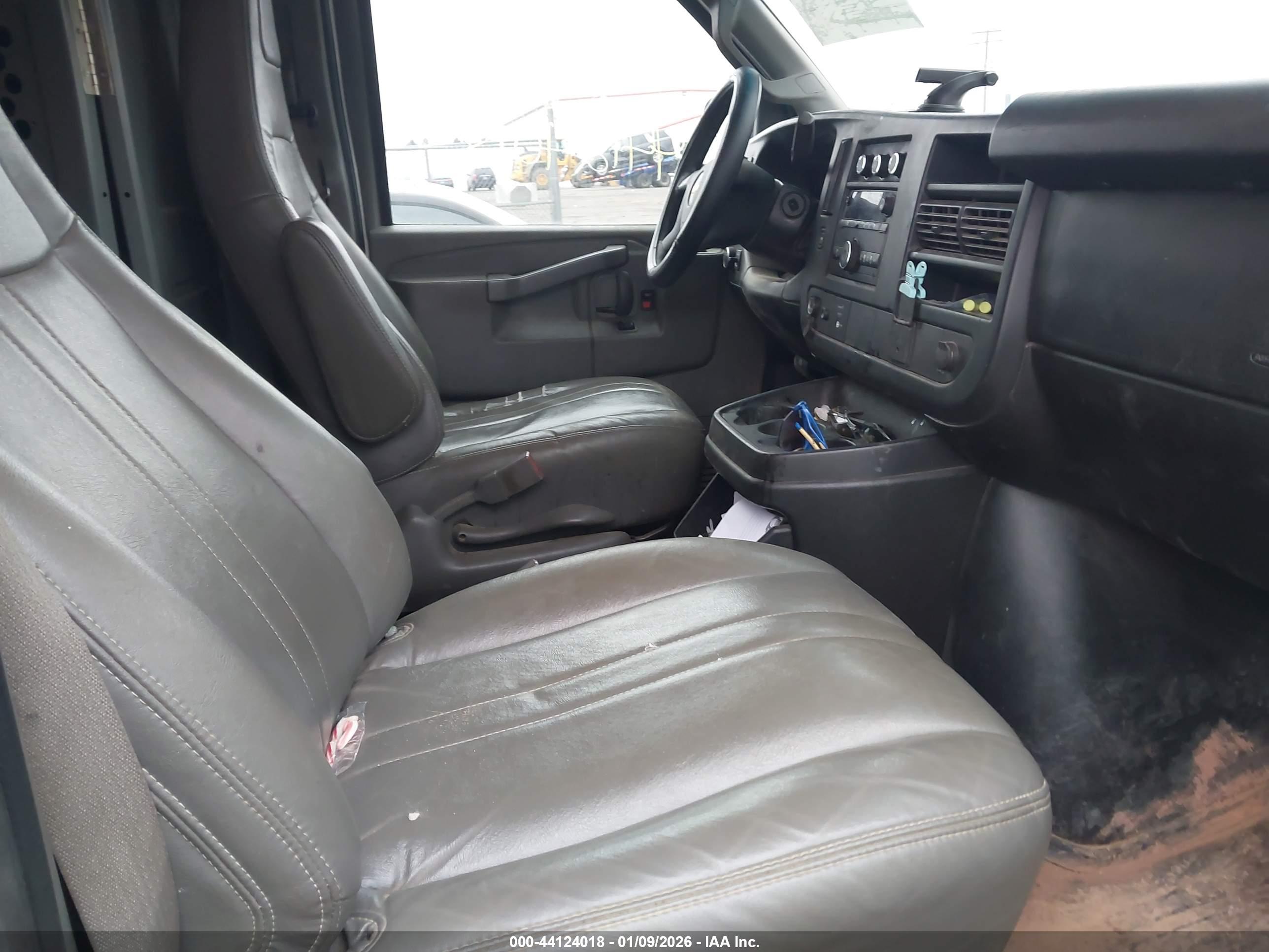 CHEVROLET EXPRESS image 5