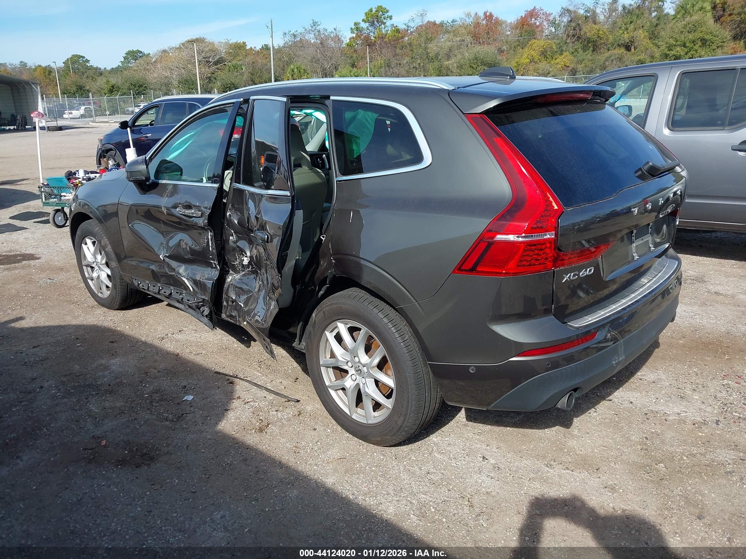 VOLVO XC60 image 3