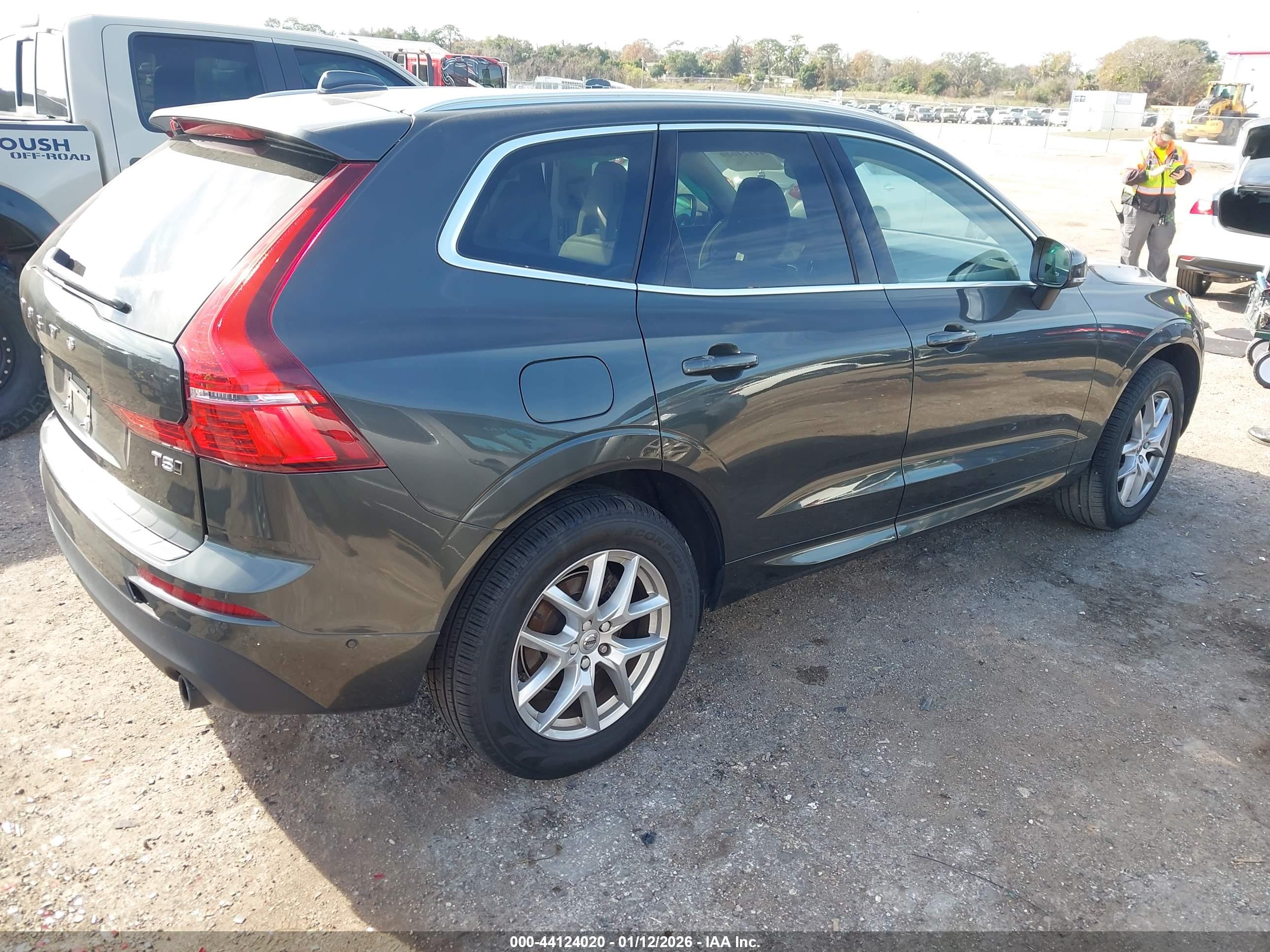 VOLVO XC60 image 4