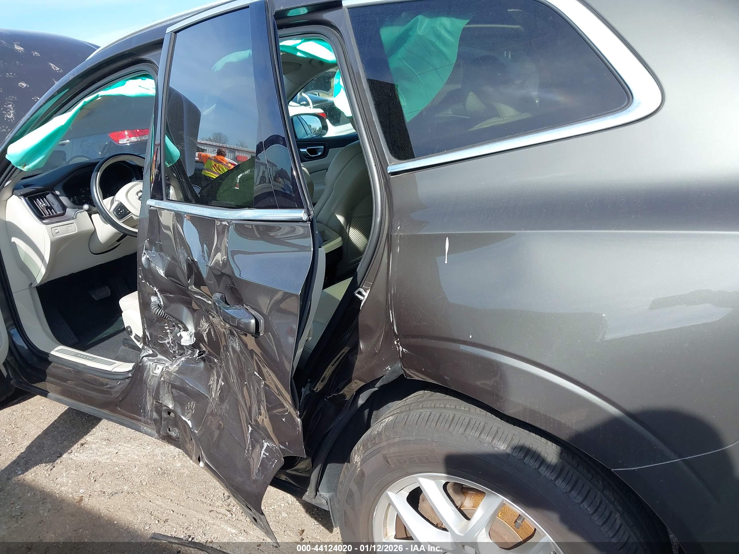 VOLVO XC60 image 6