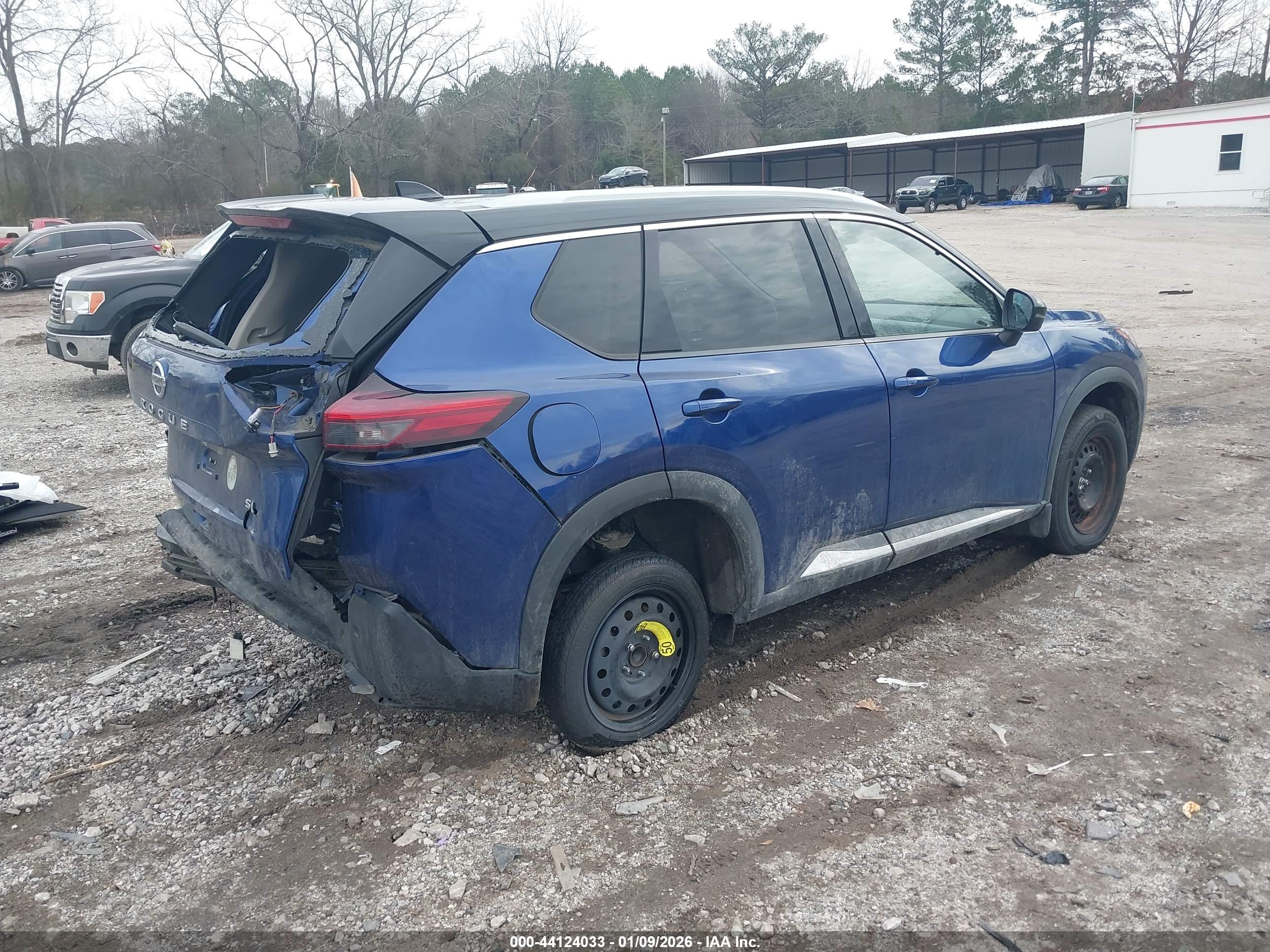 NISSAN ROGUE image 4