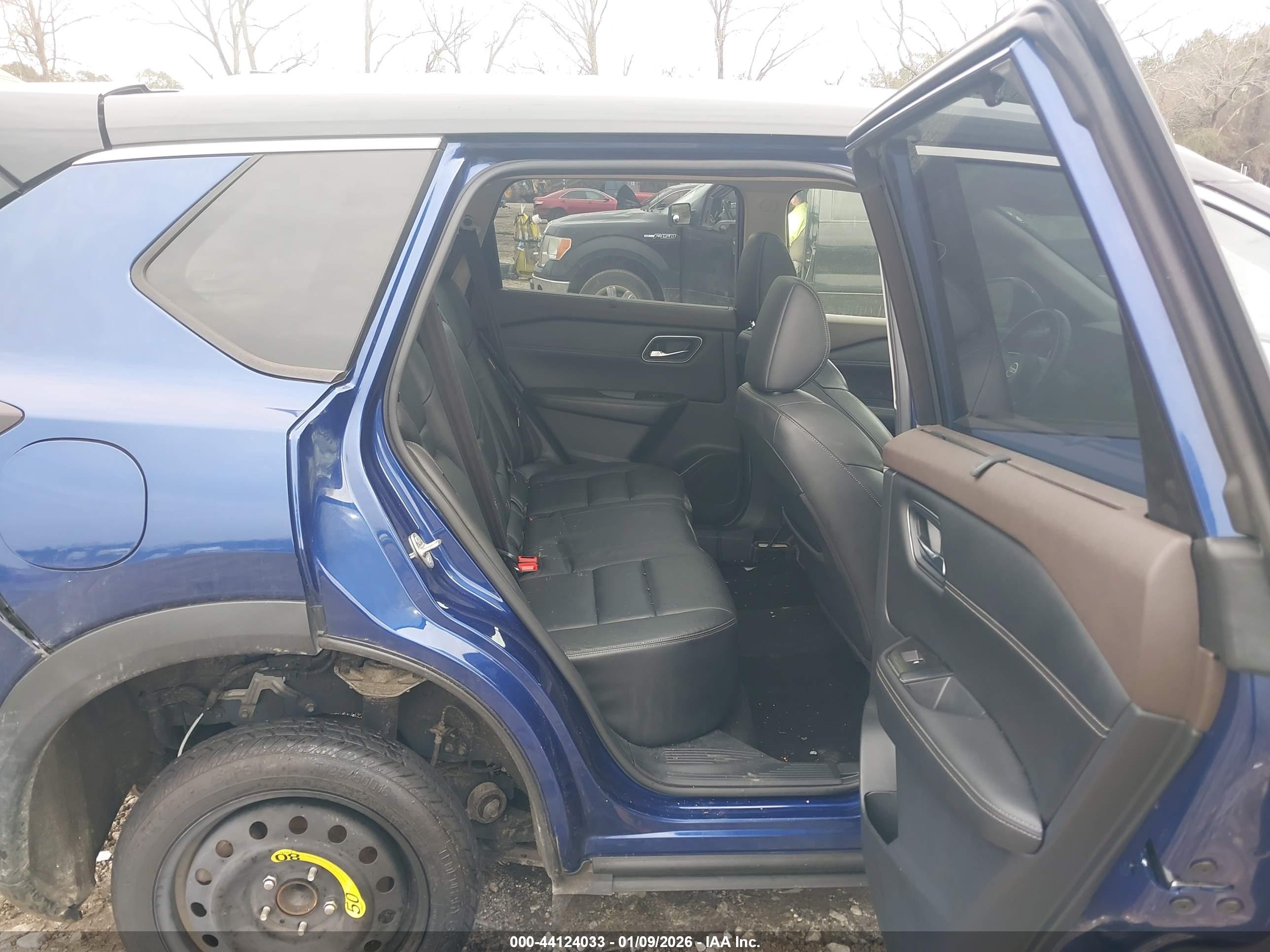 NISSAN ROGUE image 8