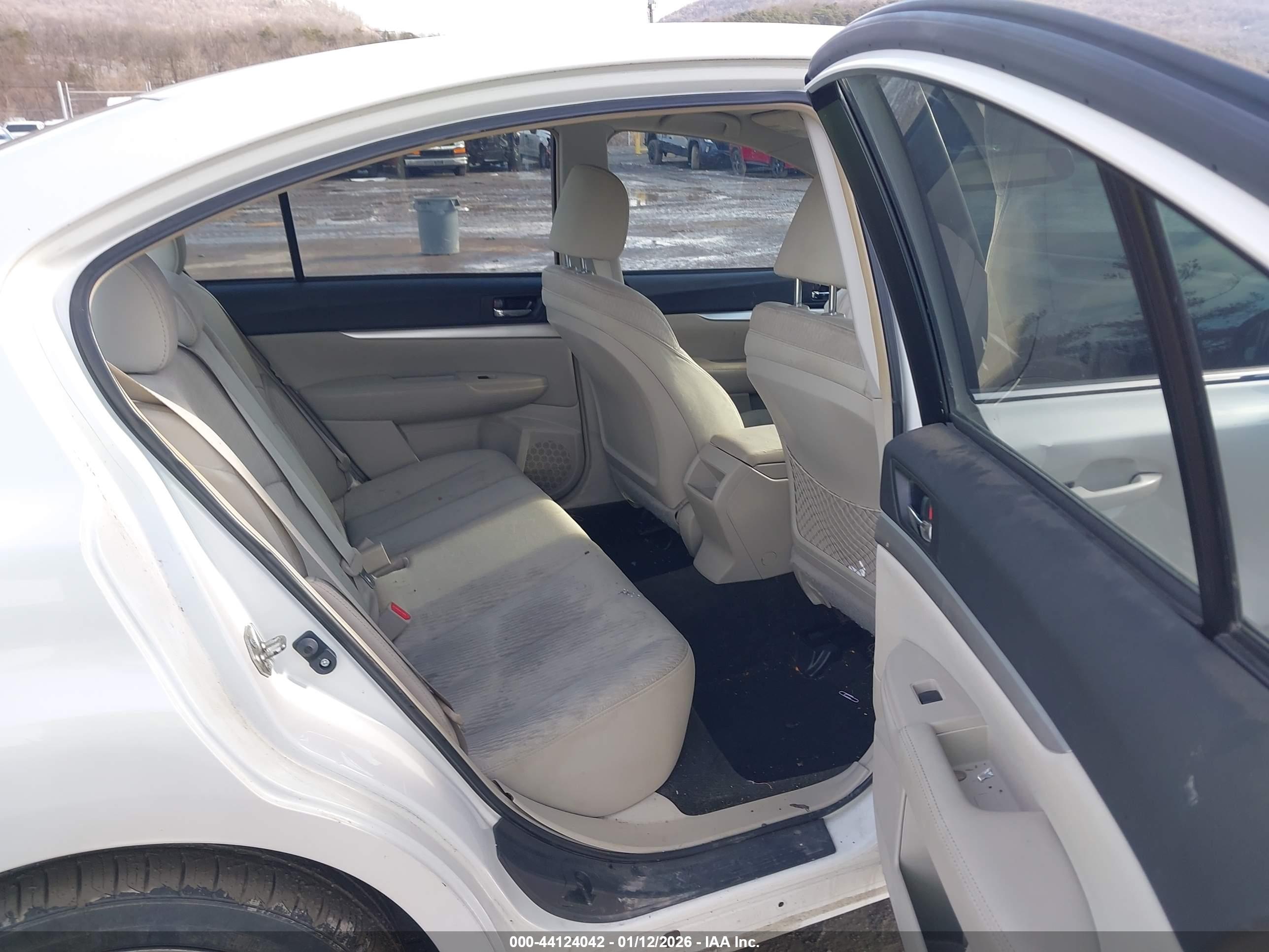 SUBARU LEGACY image 8