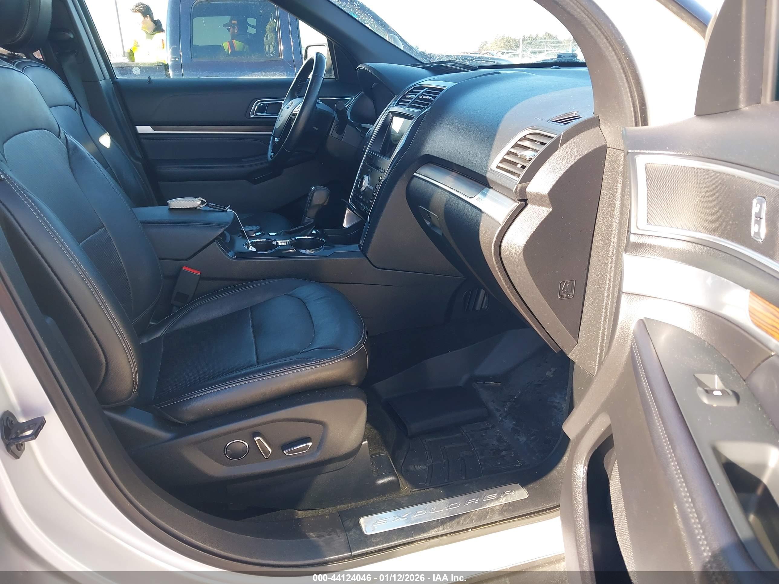 FORD EXPLORER image 5