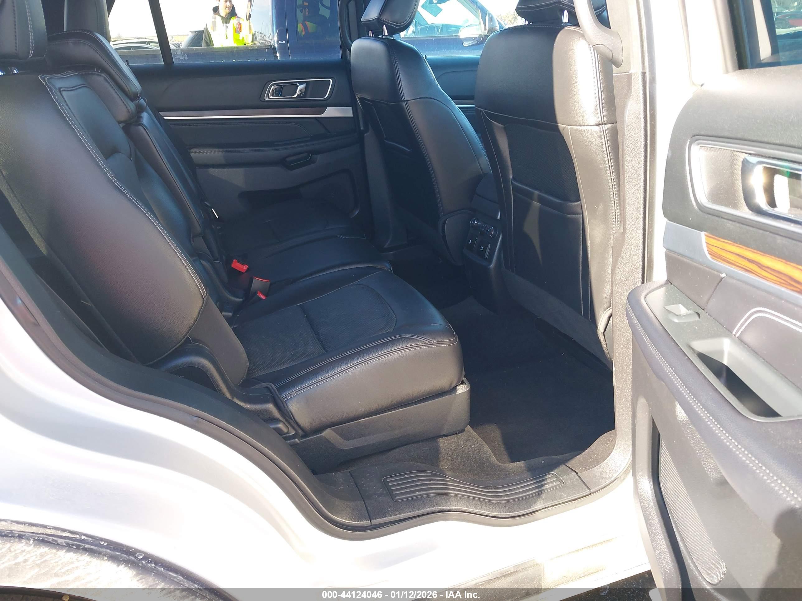 FORD EXPLORER image 8