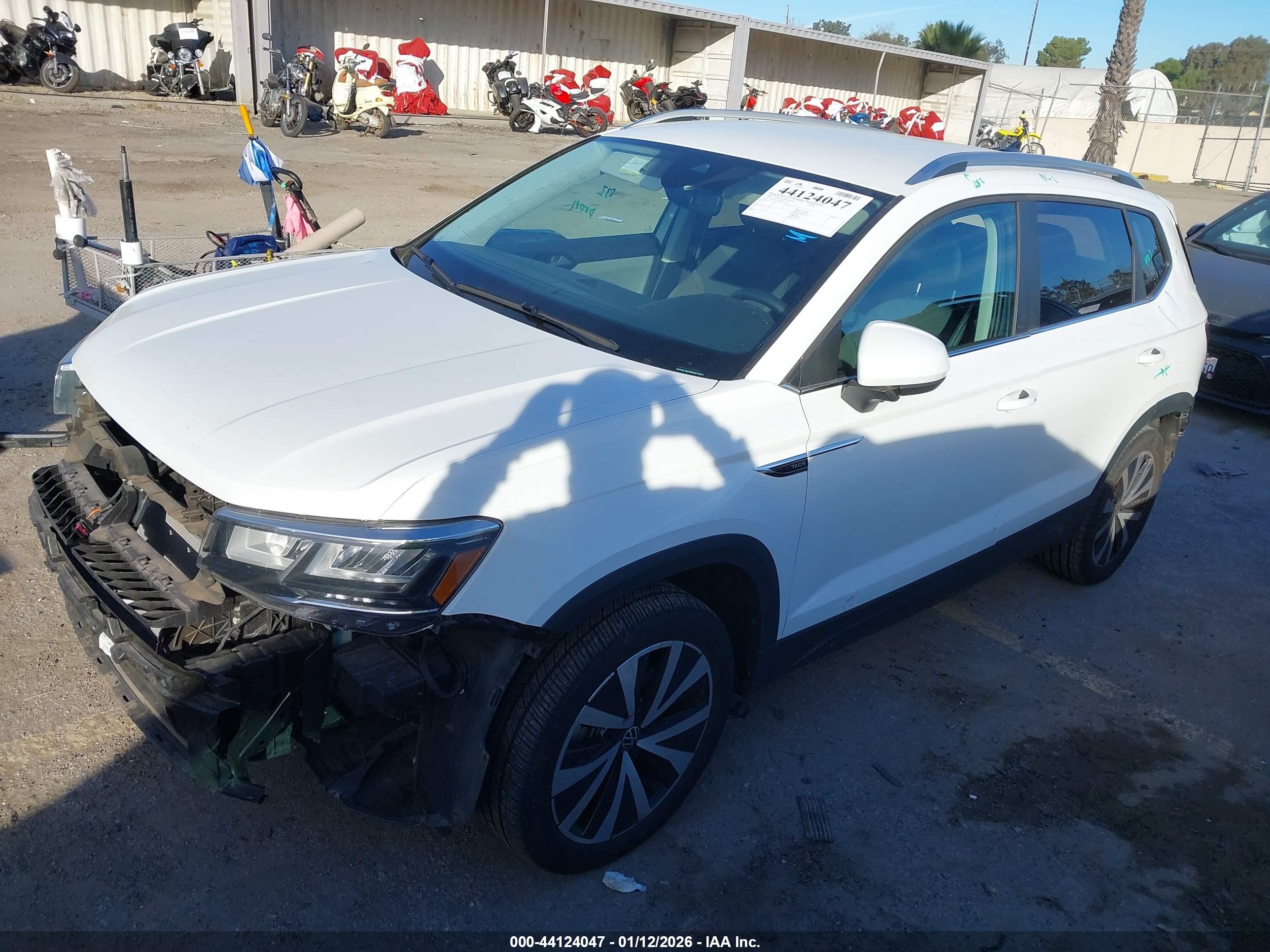 VOLKSWAGEN TAOS image 2