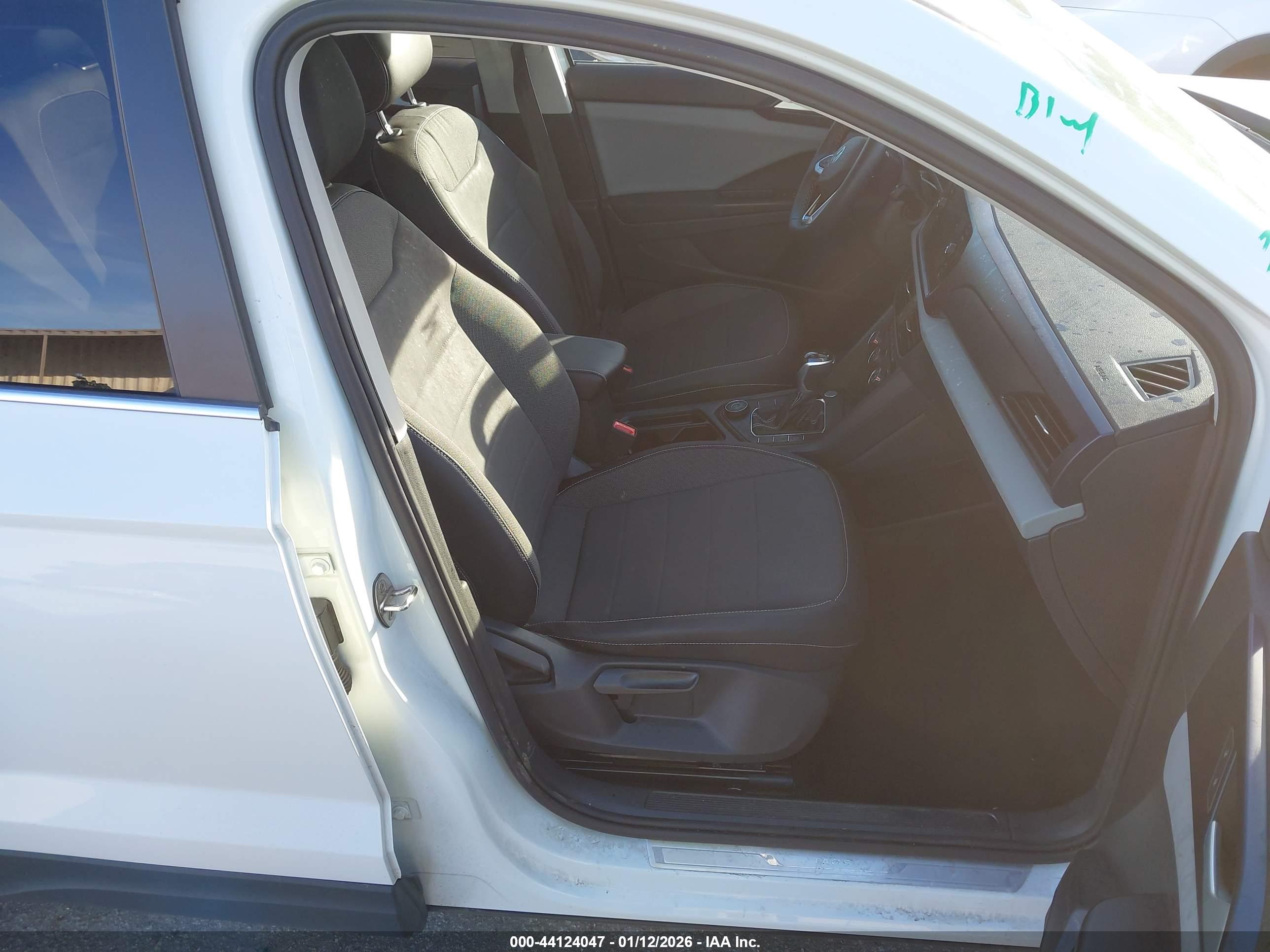 VOLKSWAGEN TAOS image 5