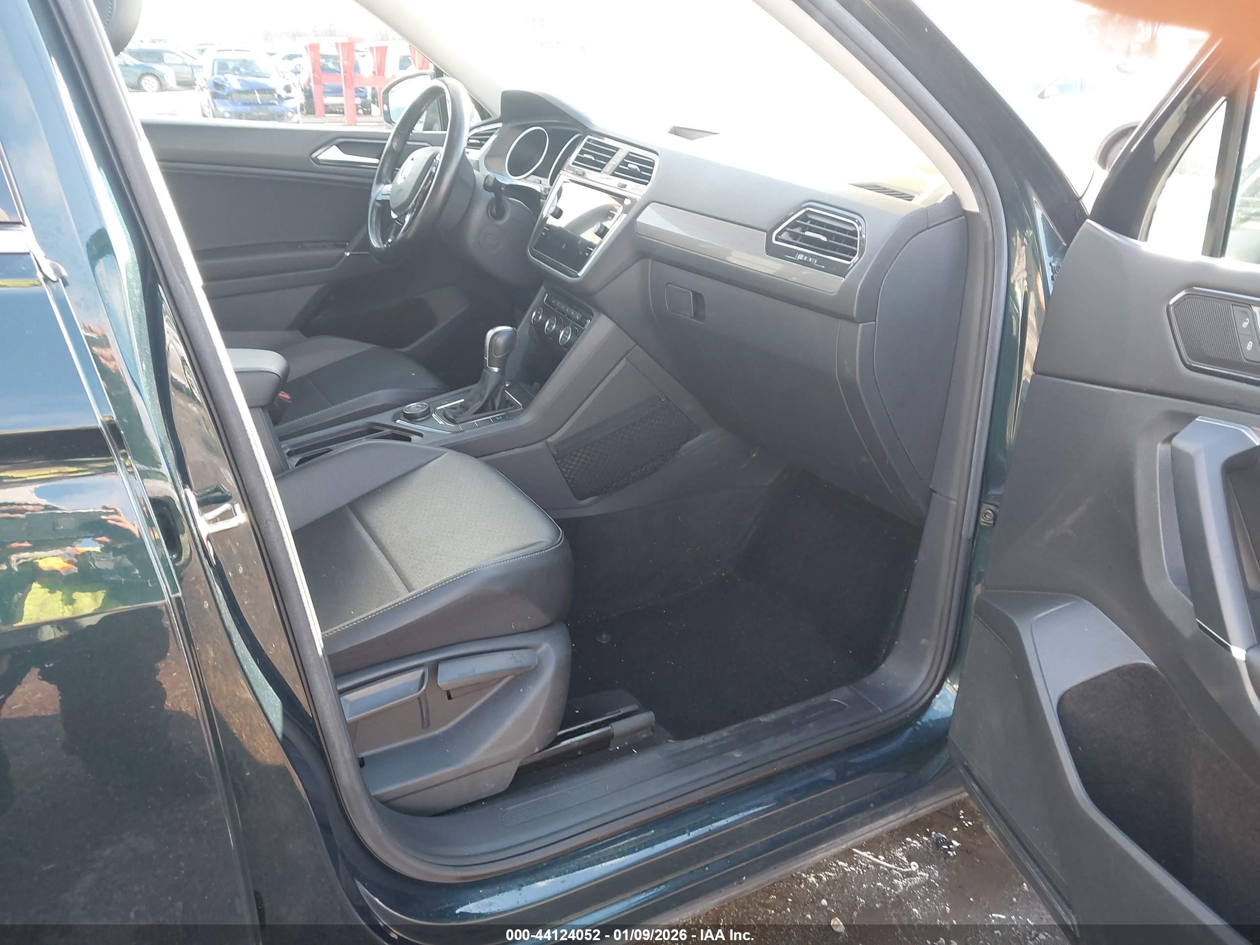 VOLKSWAGEN TIGUAN image 5