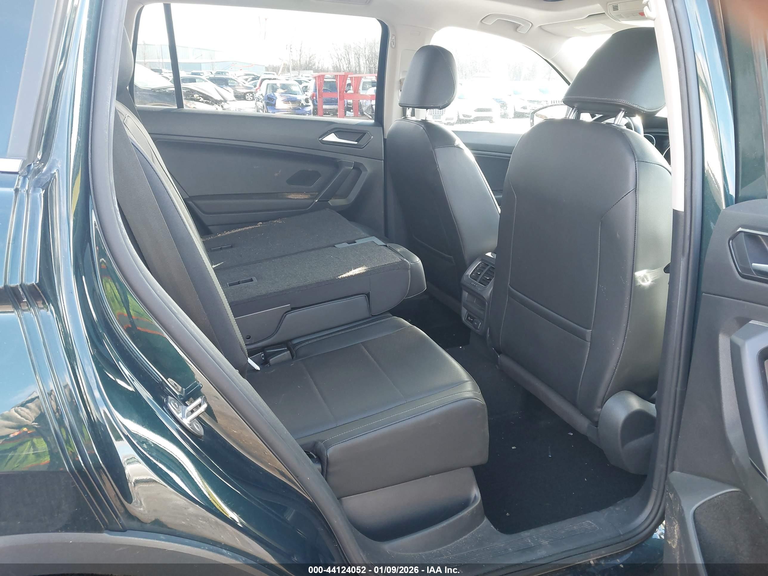 VOLKSWAGEN TIGUAN image 8