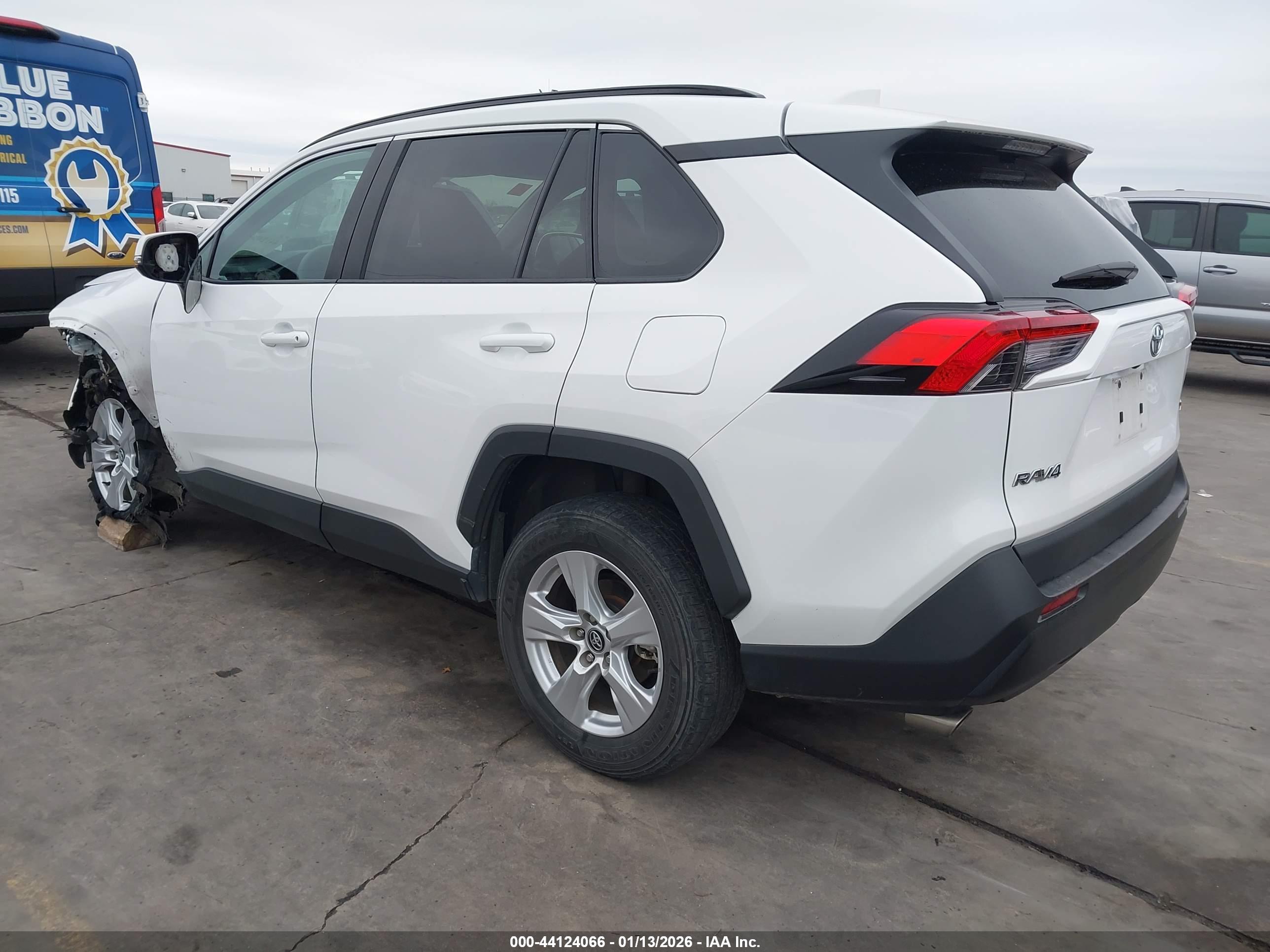 TOYOTA RAV4 image 3