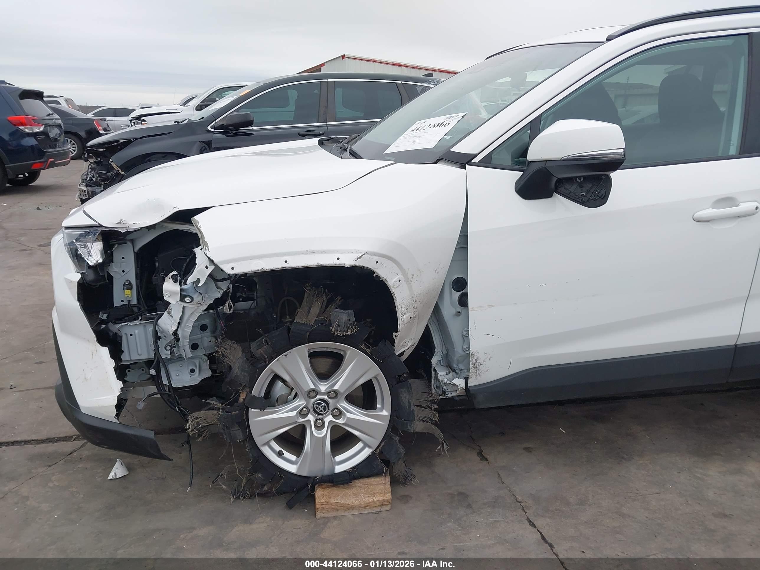 TOYOTA RAV4 image 6