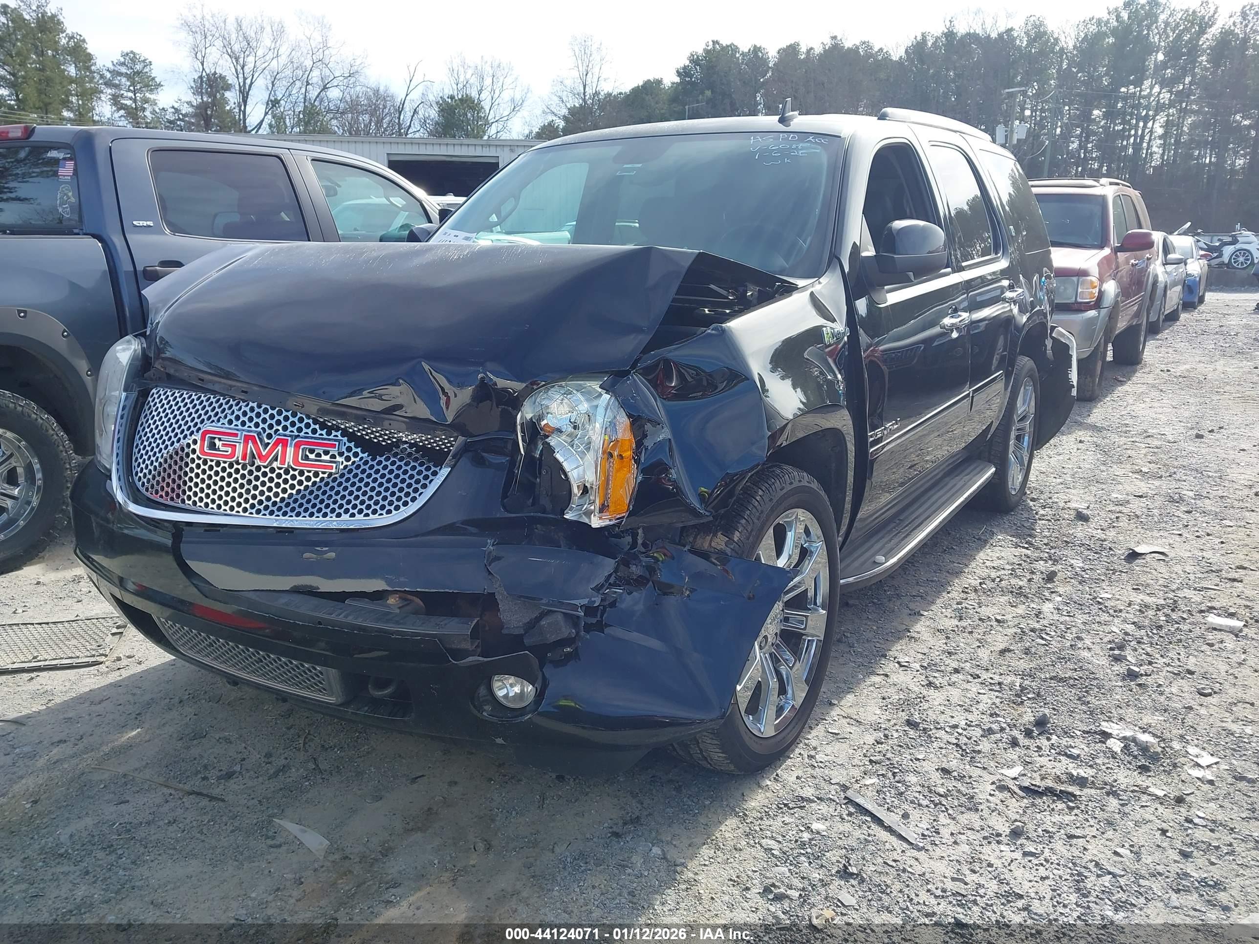 GMC YUKON image 2