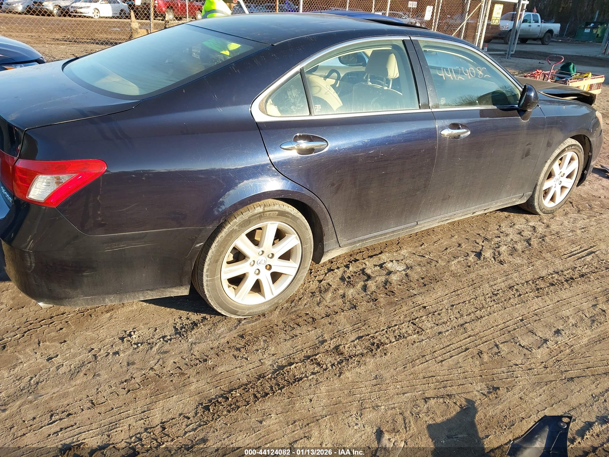 LEXUS ES image 4
