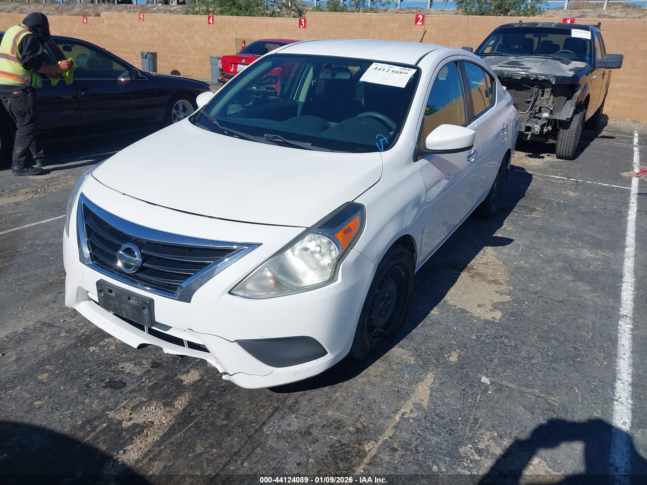 NISSAN VERSA image 2