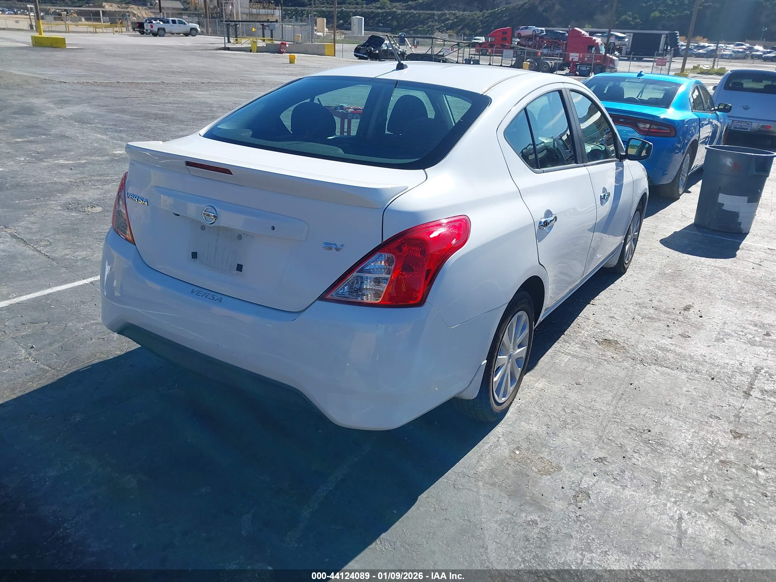 NISSAN VERSA image 4