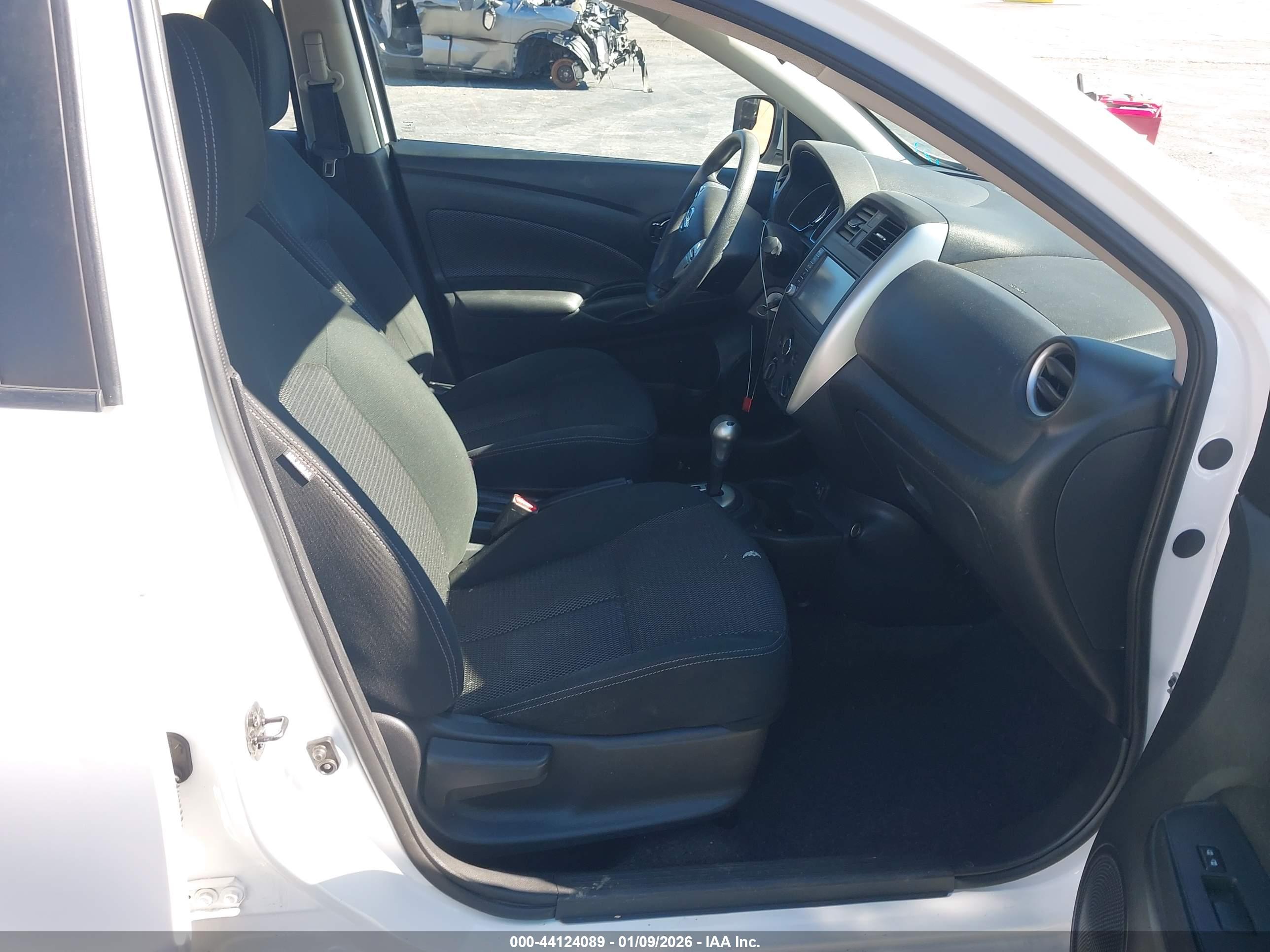 NISSAN VERSA image 5