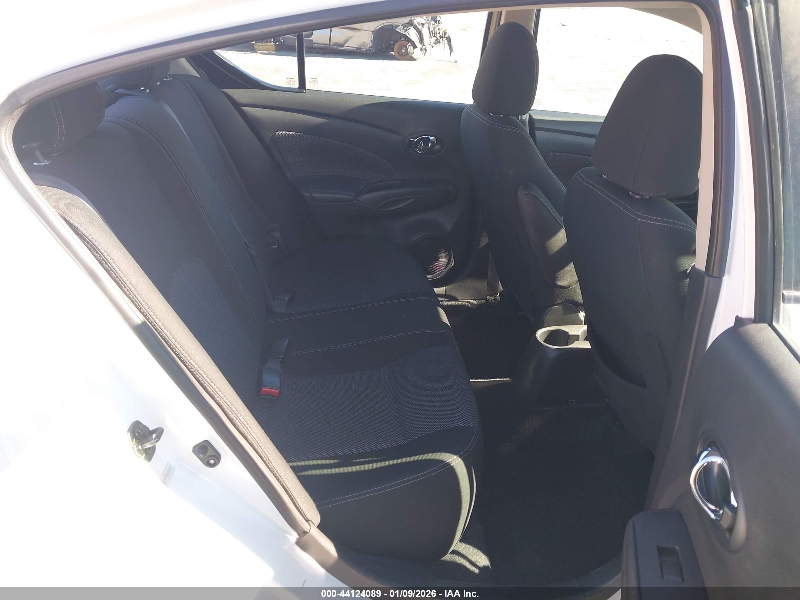 NISSAN VERSA image 8