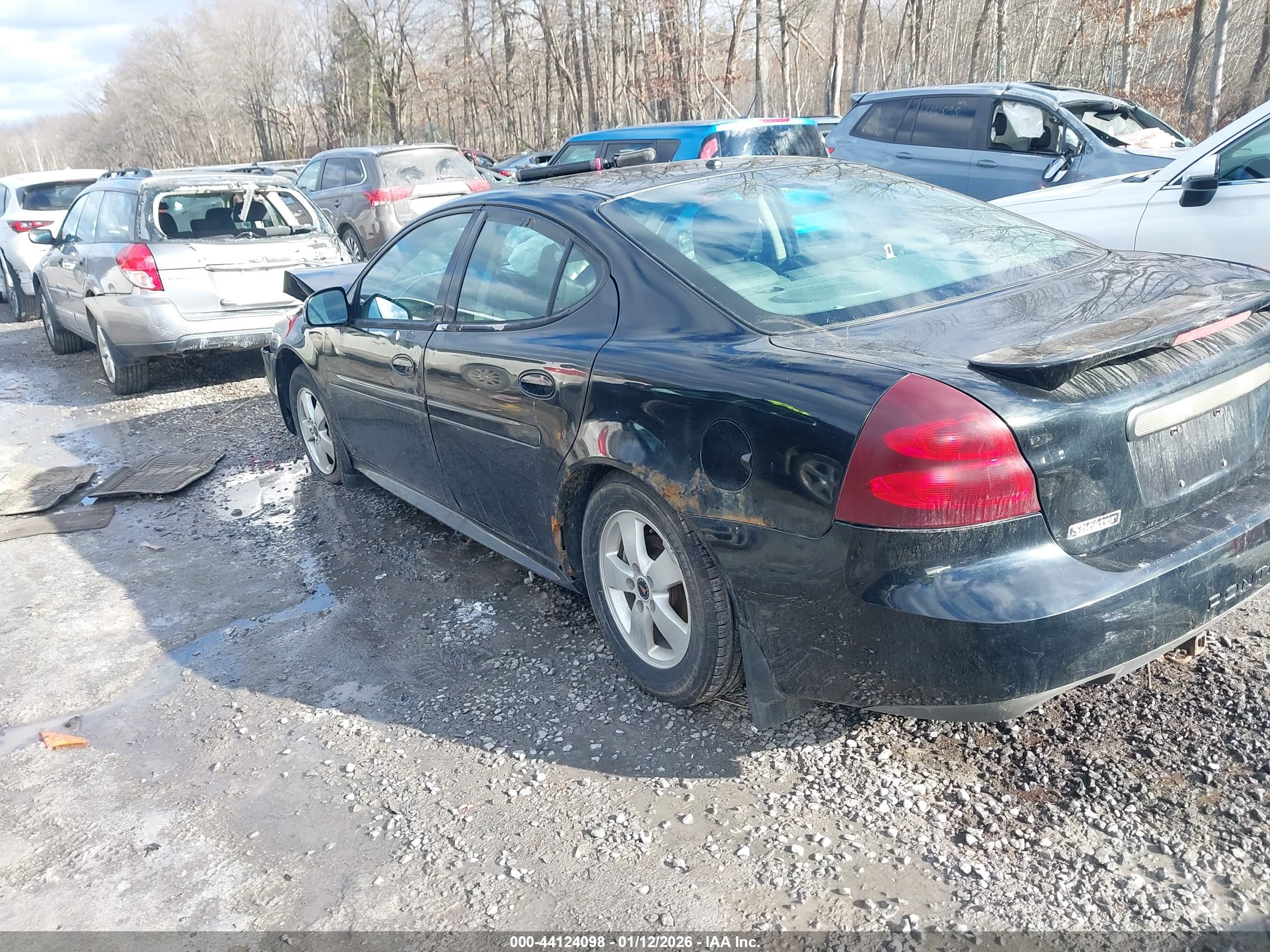 PONTIAC GRAND image 3