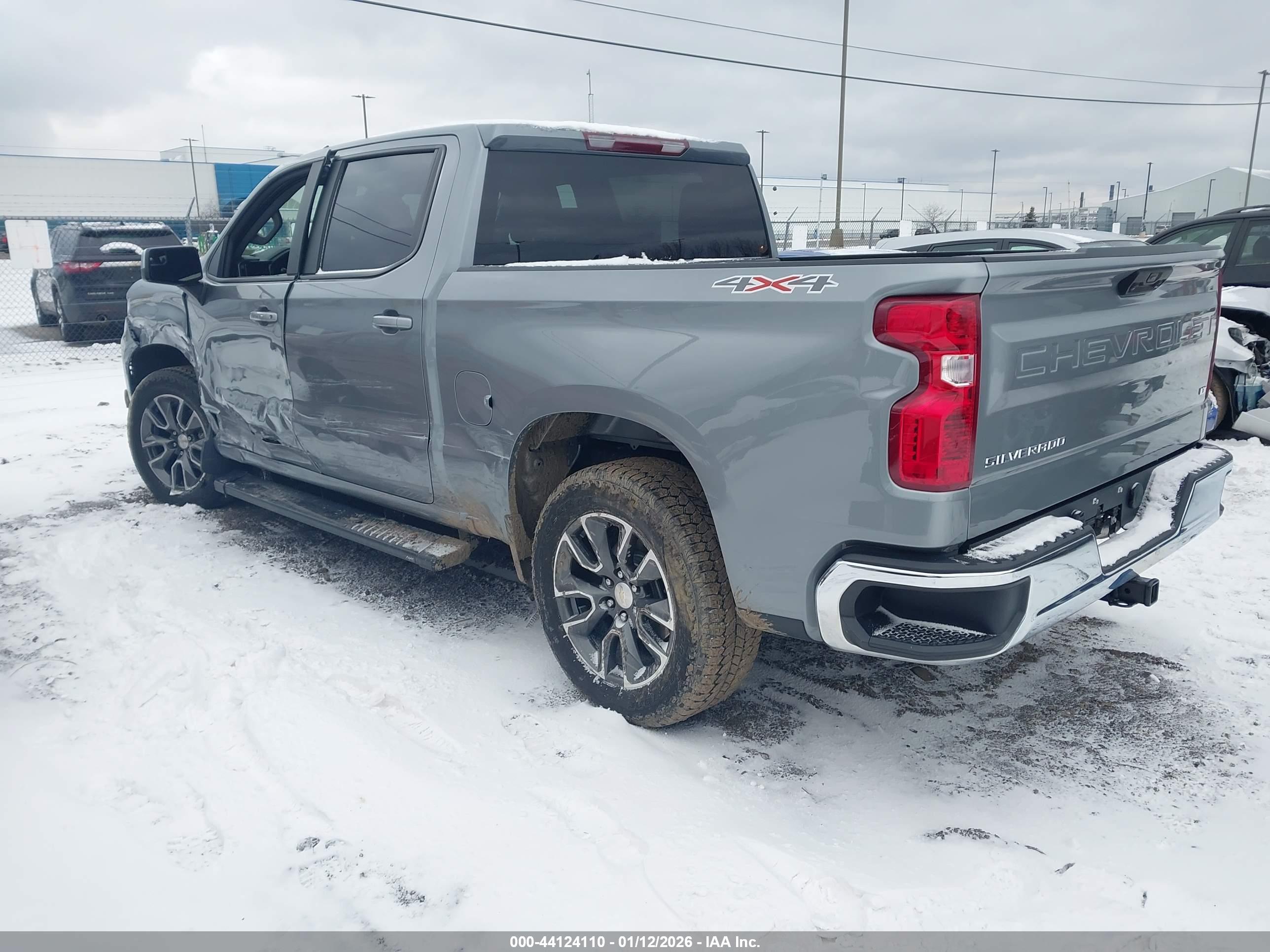CHEVROLET SILVERADO image 3