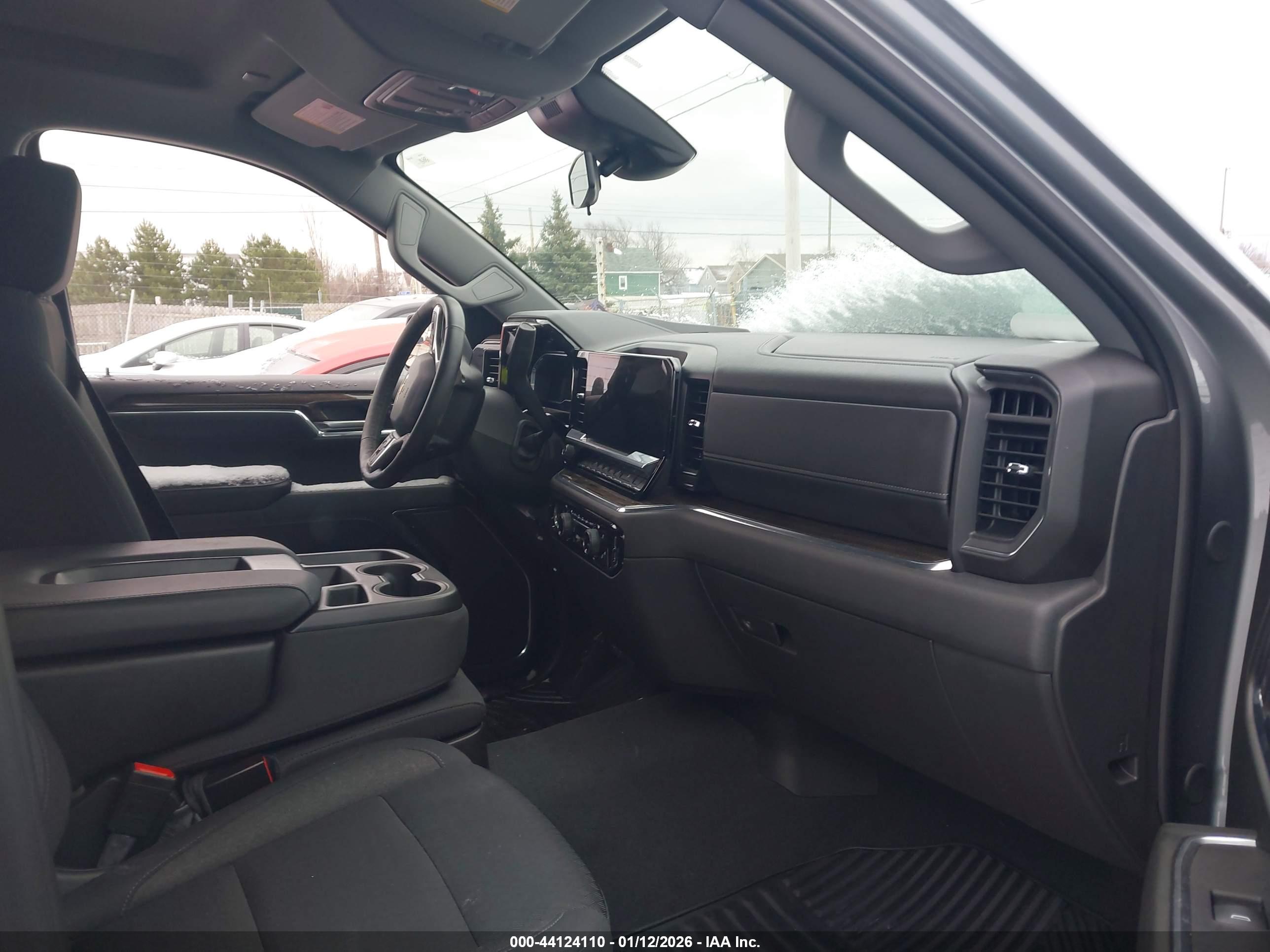 CHEVROLET SILVERADO image 5