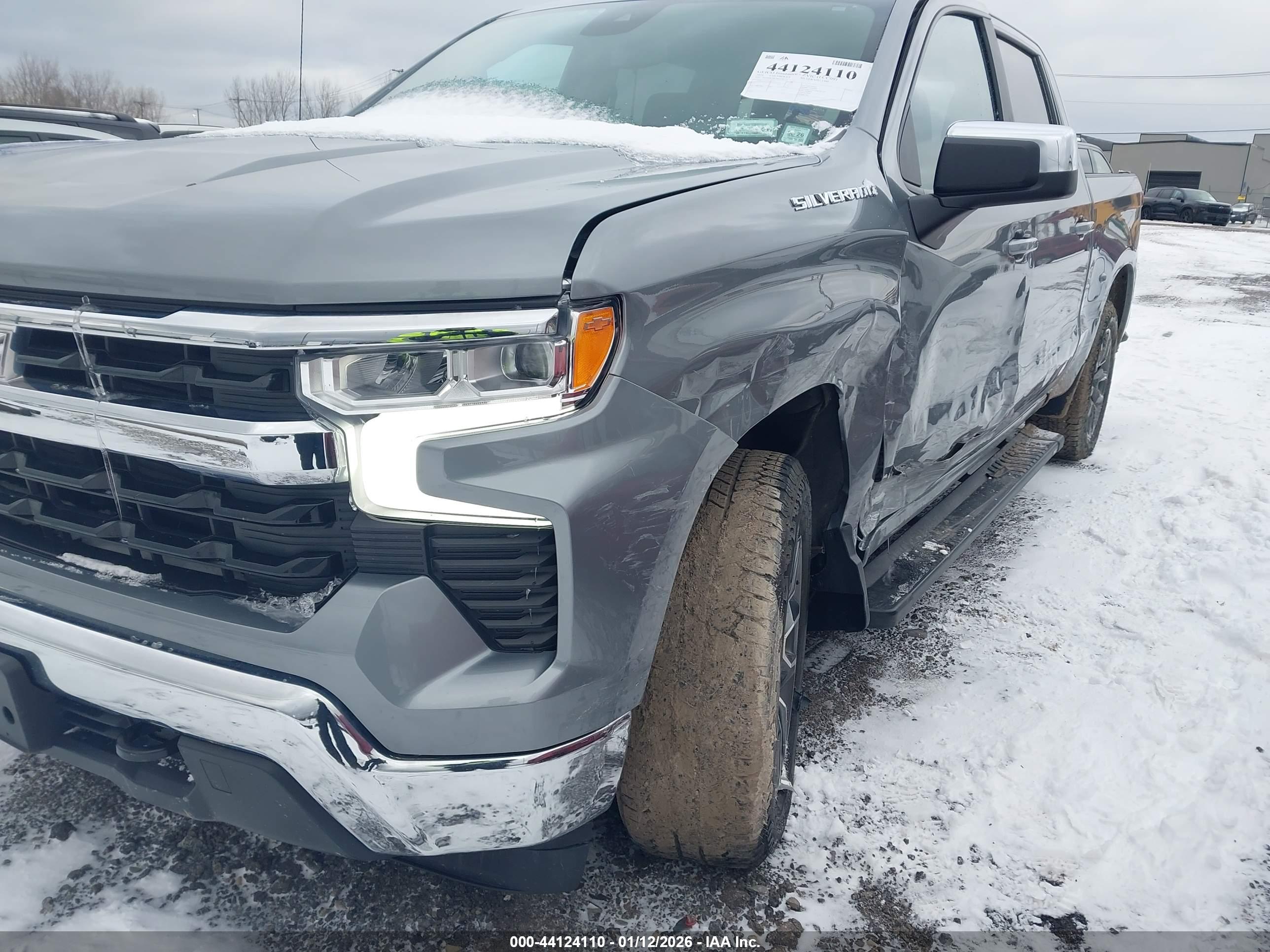 CHEVROLET SILVERADO image 6