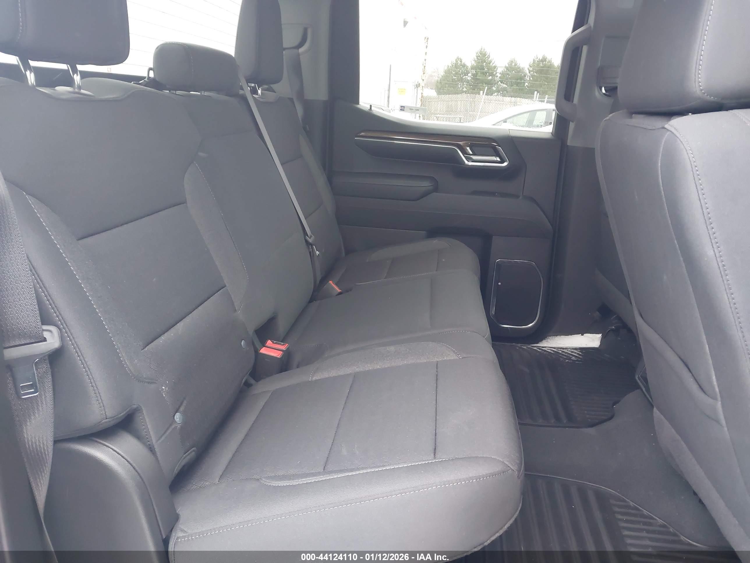 CHEVROLET SILVERADO image 8