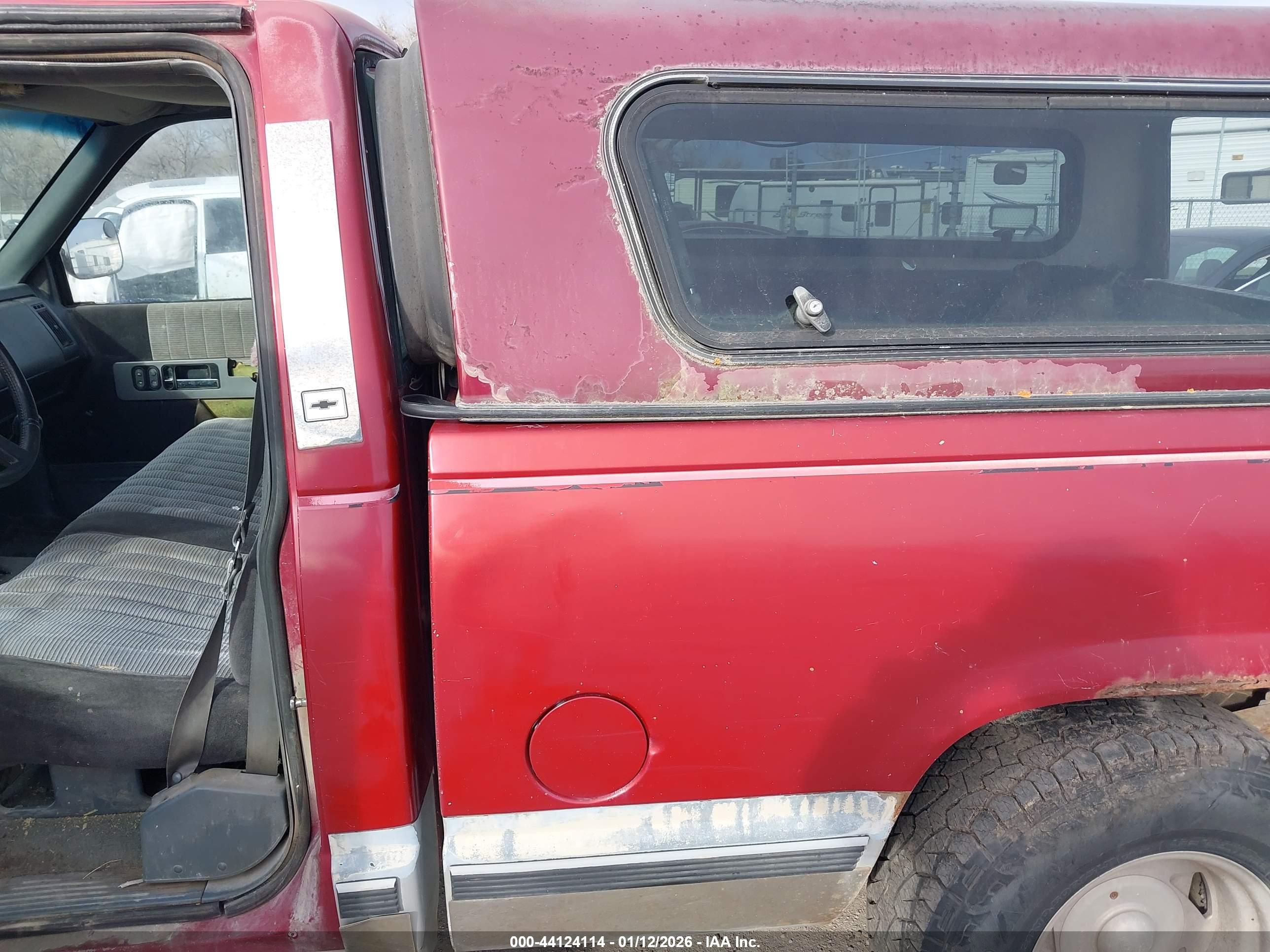 CHEVROLET GMT-400 image 8