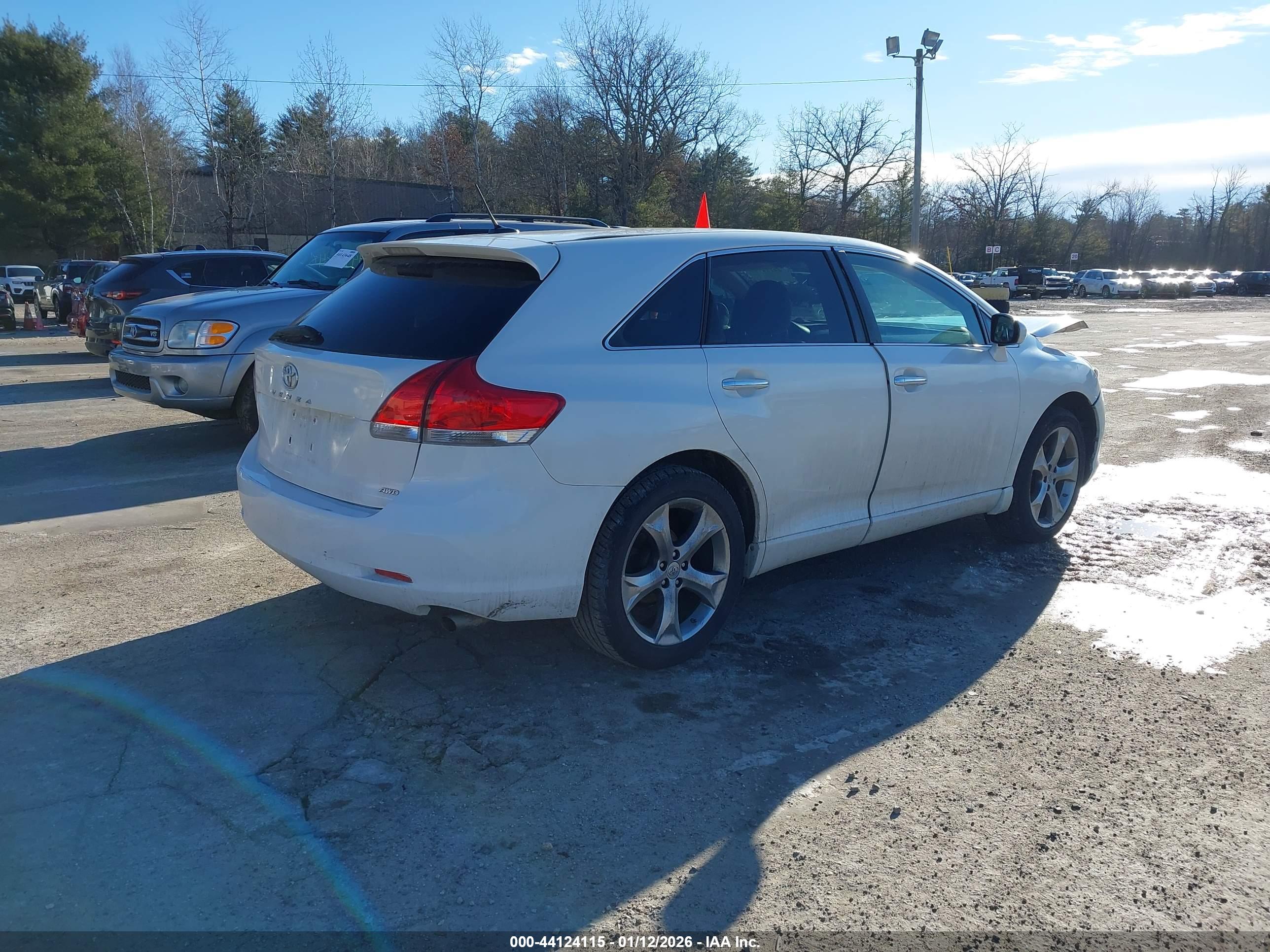 TOYOTA VENZA image 4