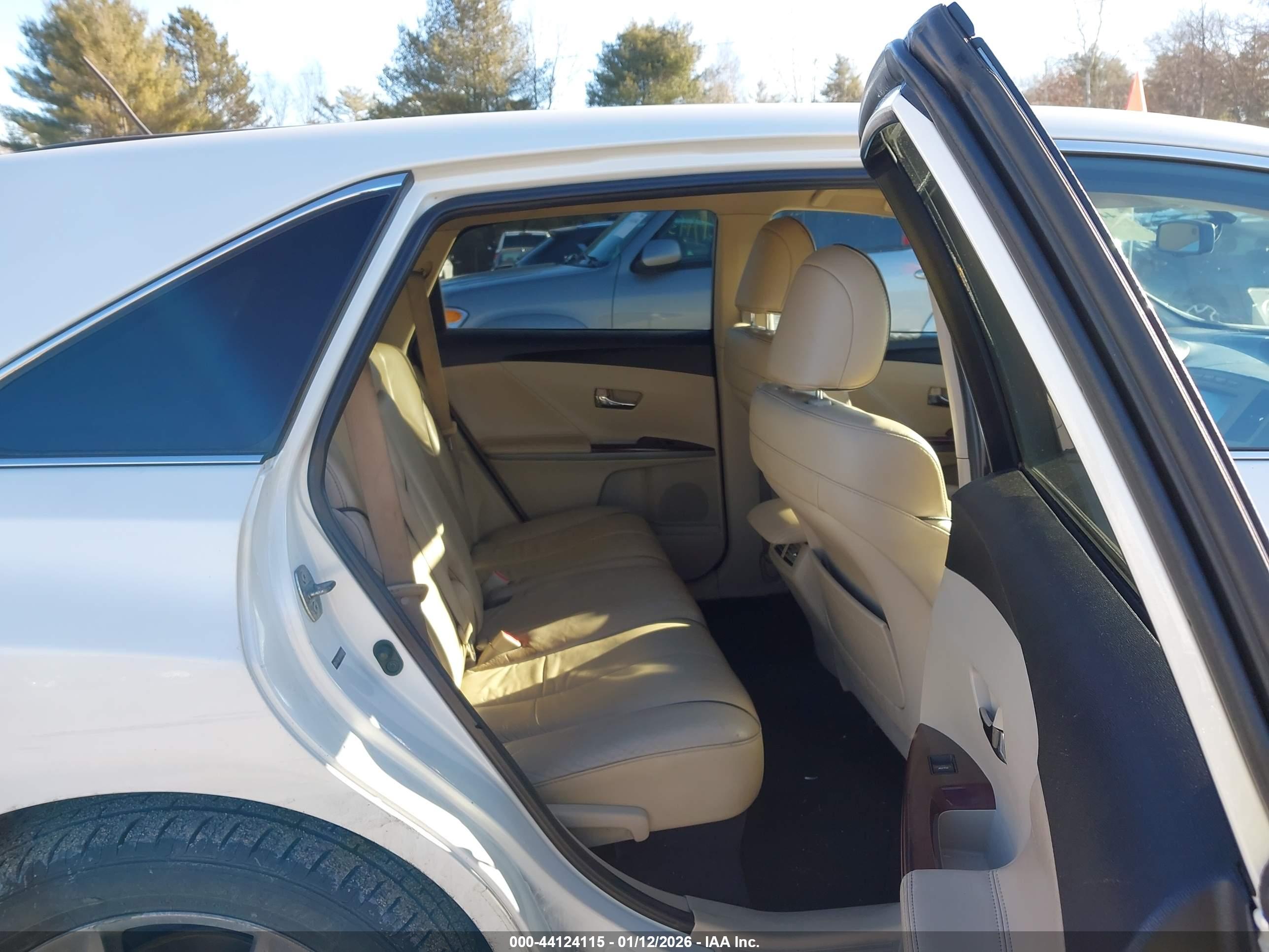TOYOTA VENZA image 8