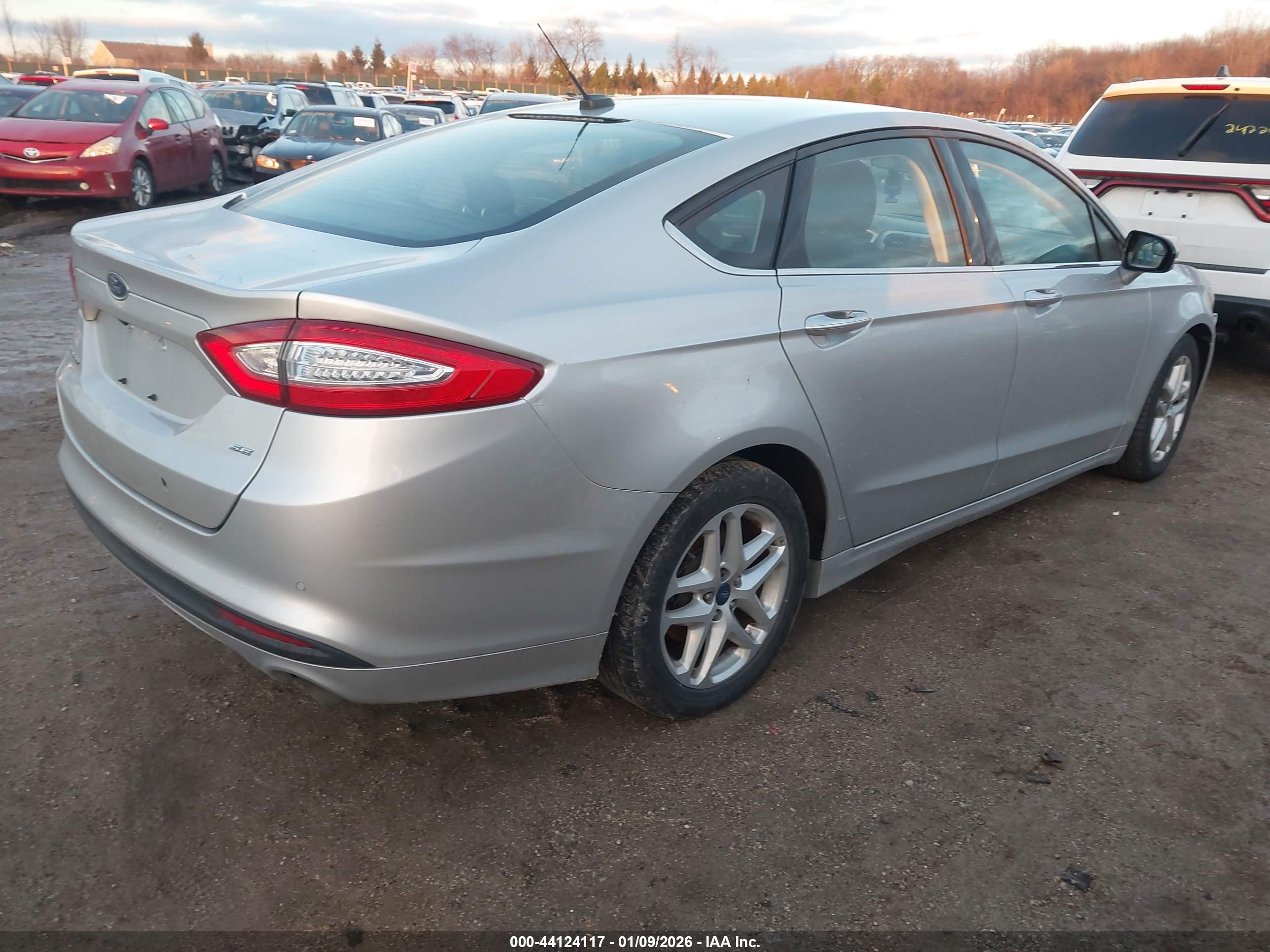 FORD FUSION image 4