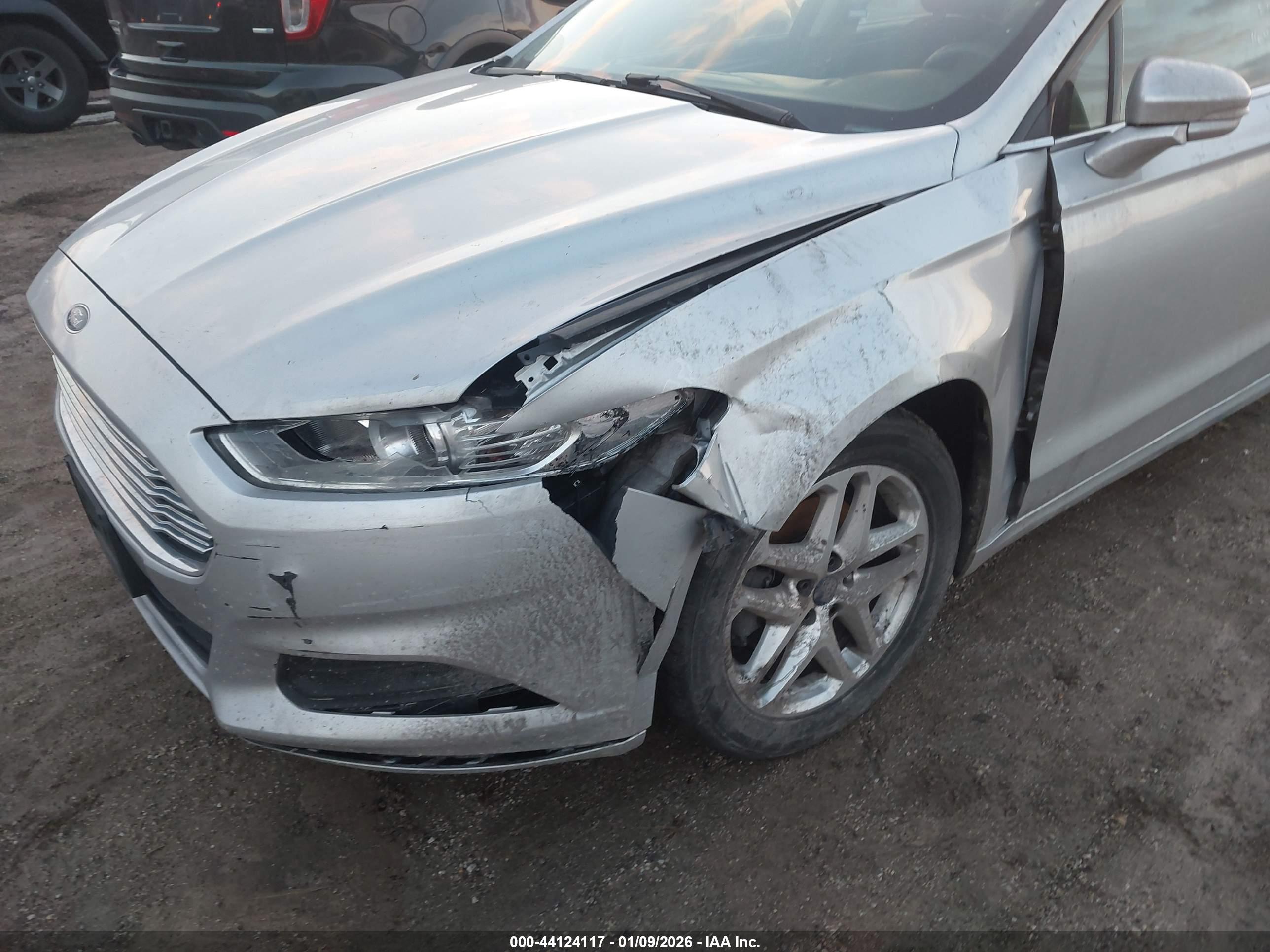 FORD FUSION image 6