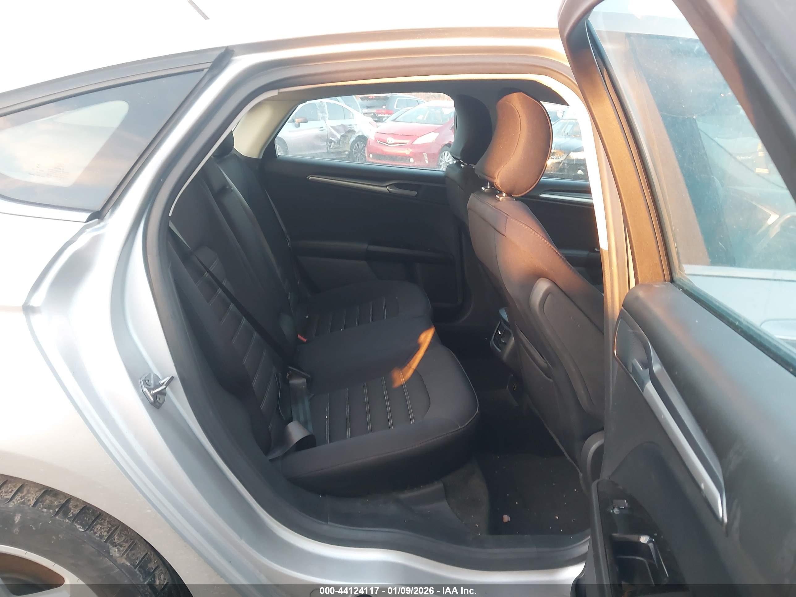 FORD FUSION image 8
