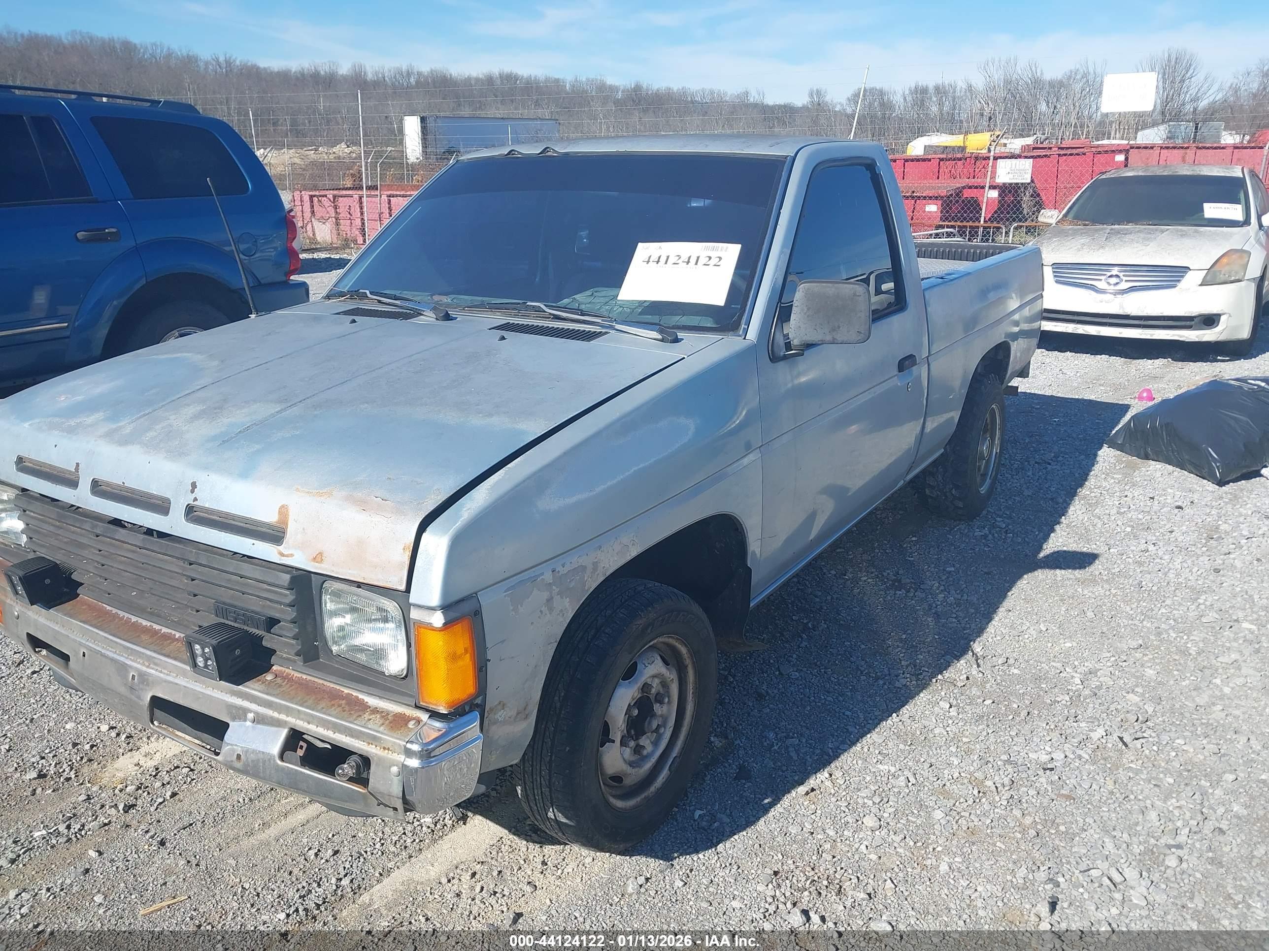 NISSAN D21 image 2