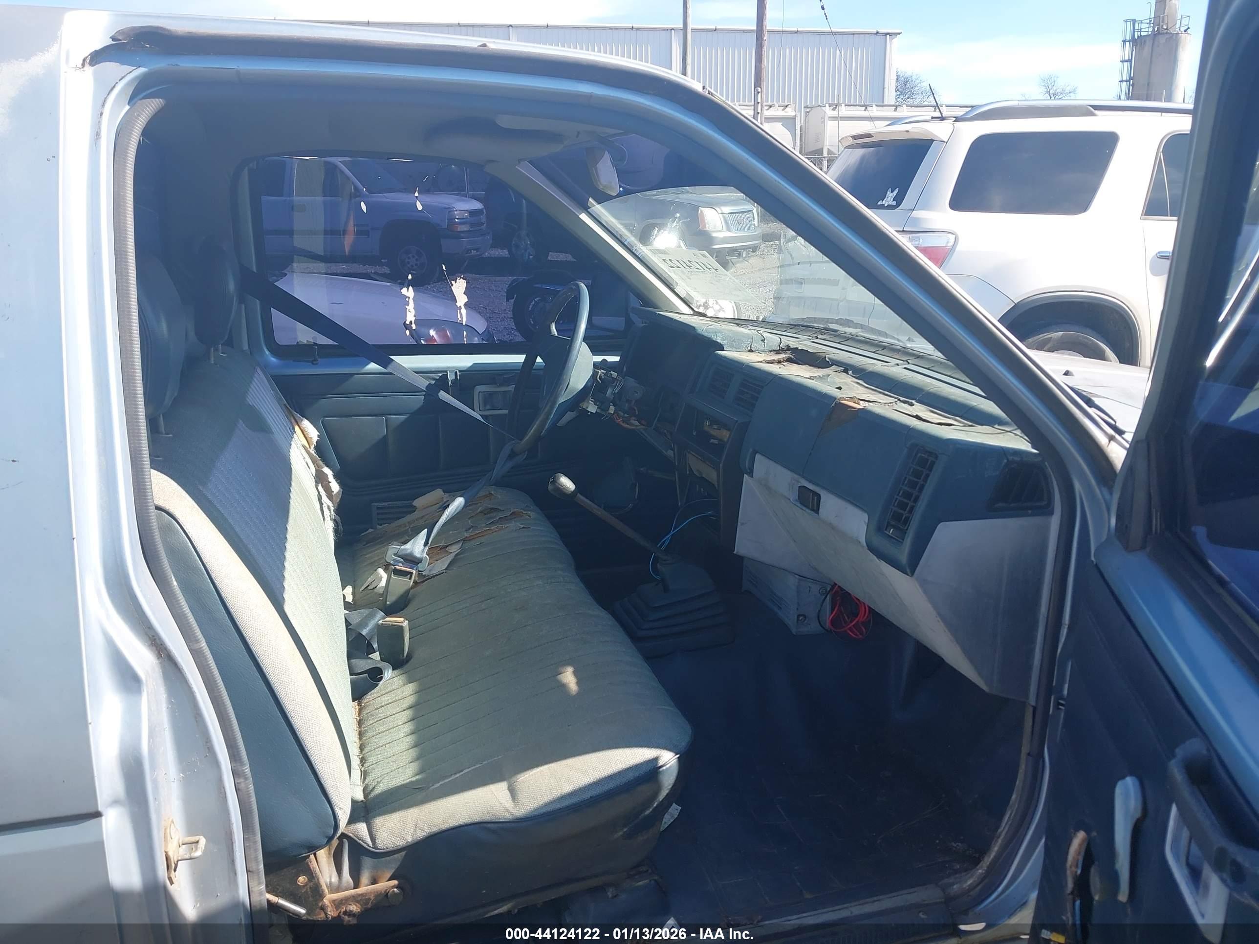 NISSAN D21 image 5