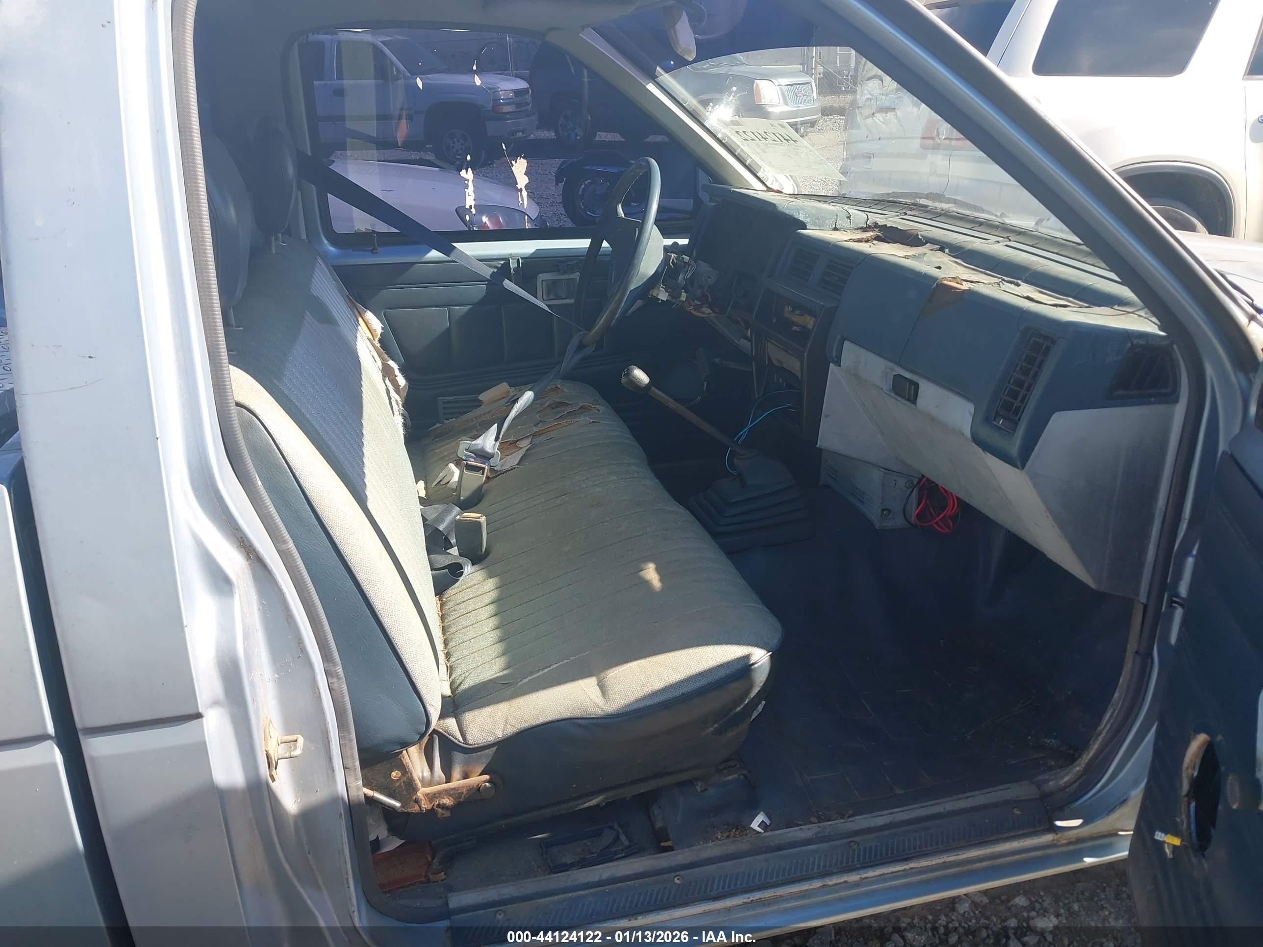 NISSAN D21 image 8