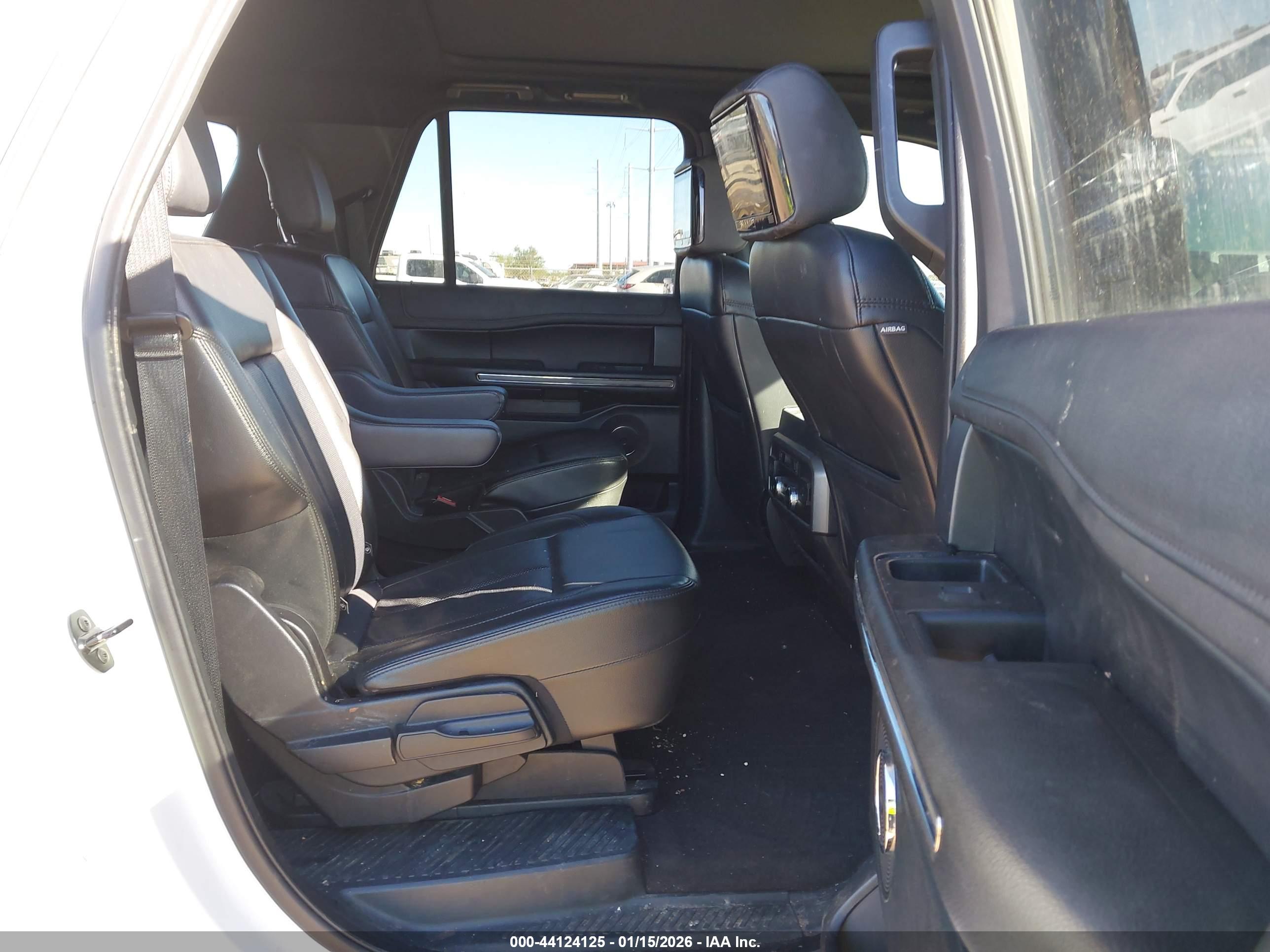 FORD EXPEDITION image 8